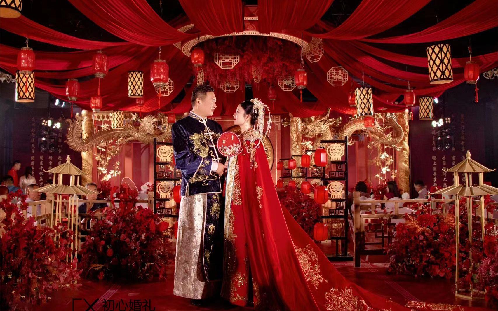 初心婚礼高端定制中式红金婚礼全吊顶宋制凤冠霞帔红