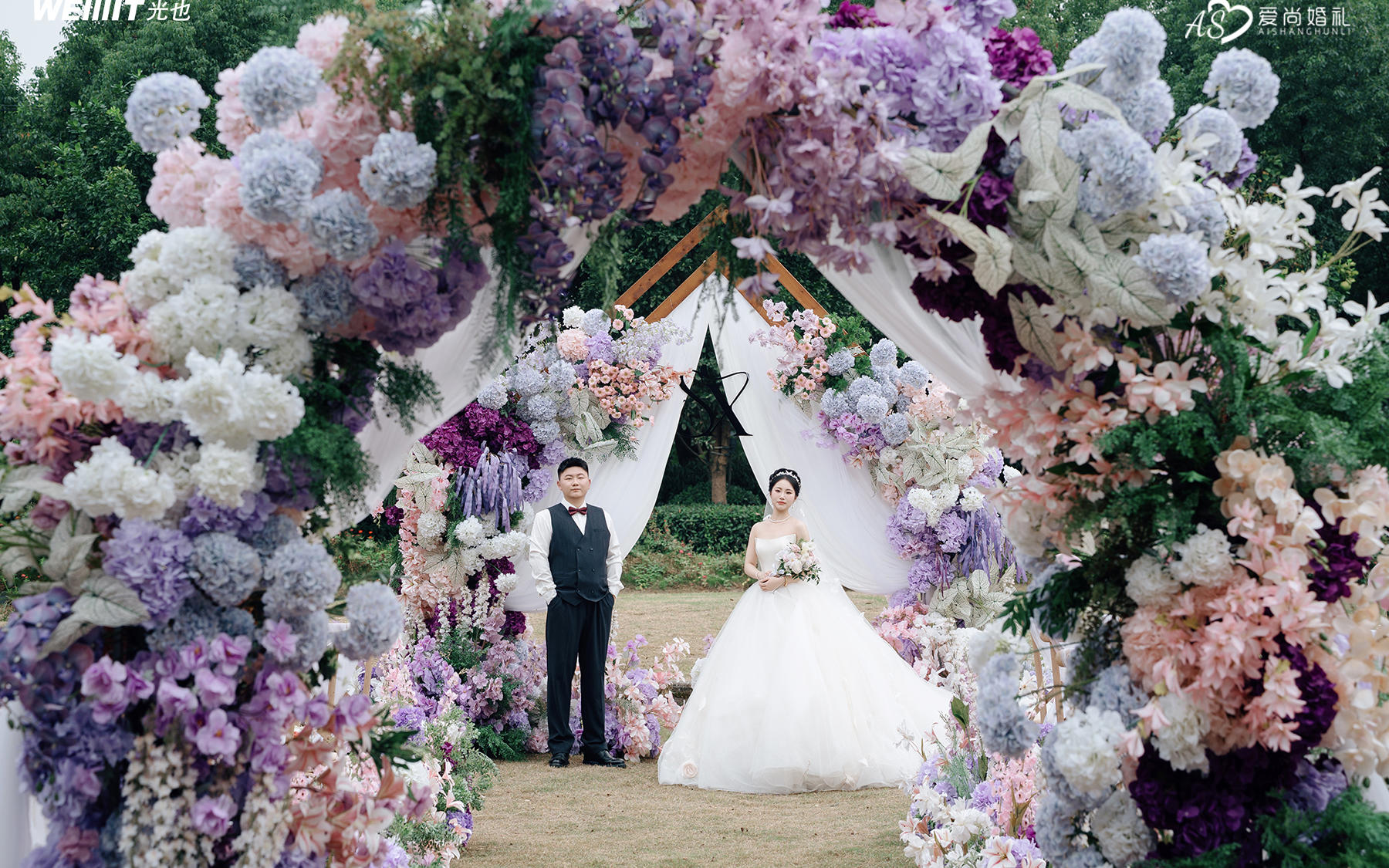 小预算粉紫色户外婚礼