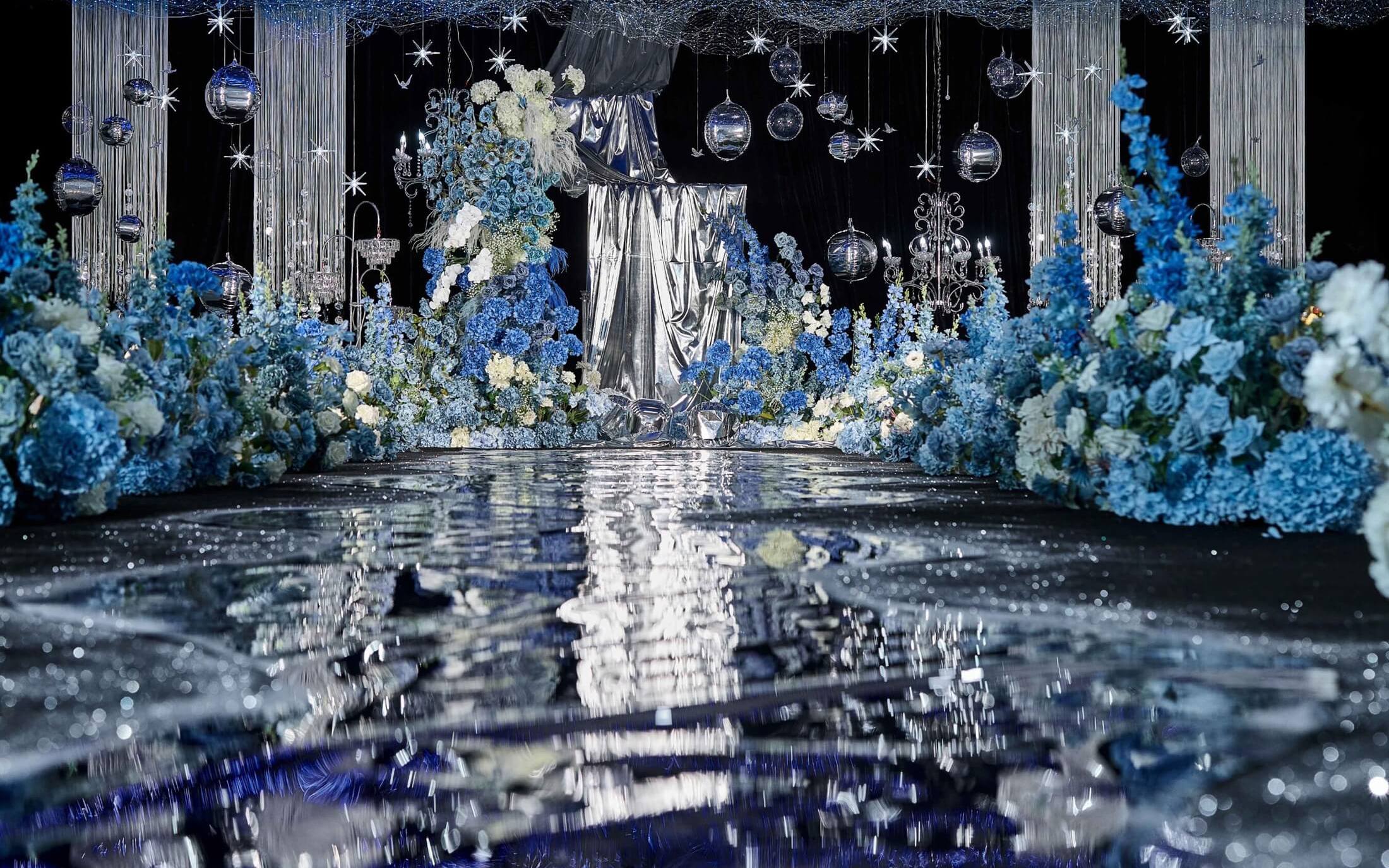 蓝色系线帘镜面布婚礼