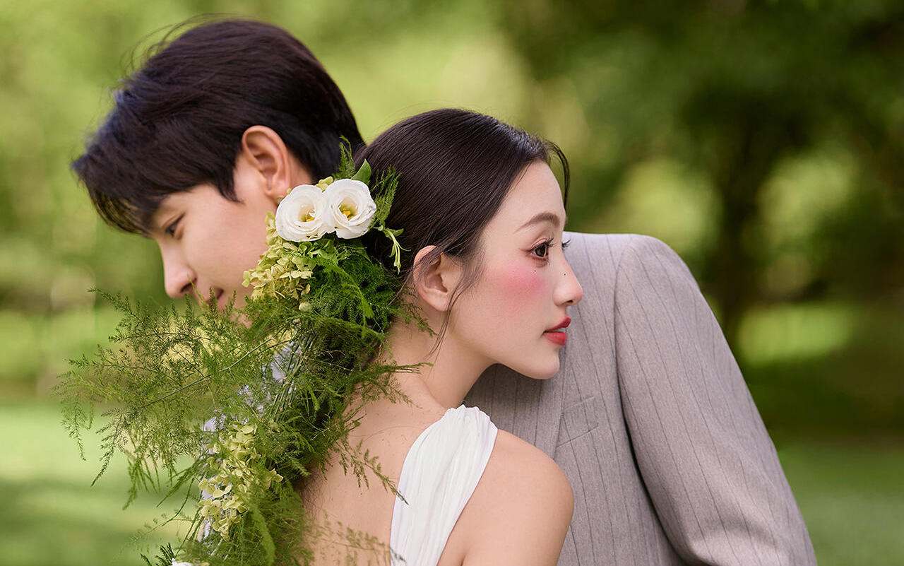 跟風(fēng)拍的法式森系婚紗照??沒有翻車 擁抱夏日浪漫