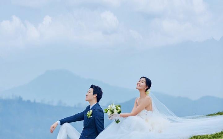 把婚禮搬到山頂 | 草坪見(jiàn)證了我們一生浪漫