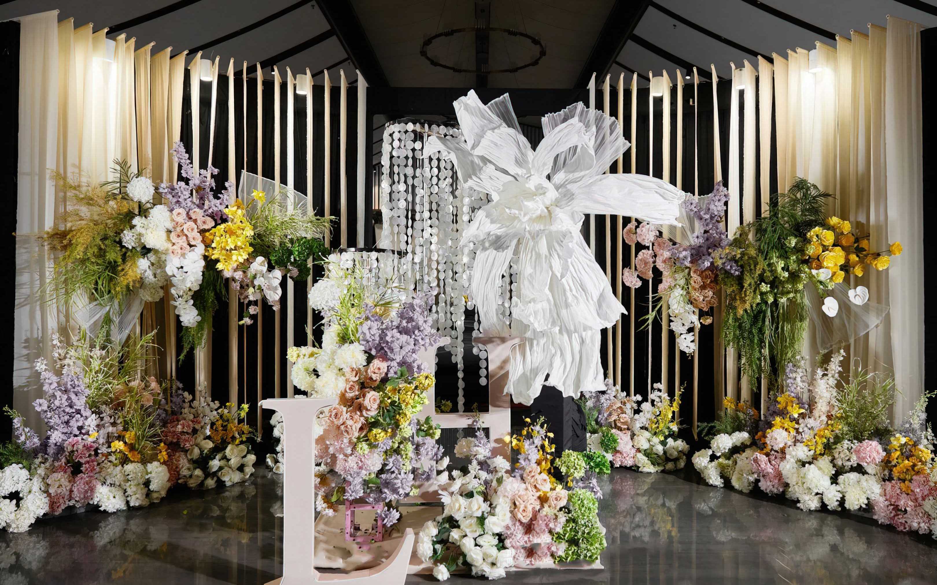 轻盈雅致的现代奢感风格