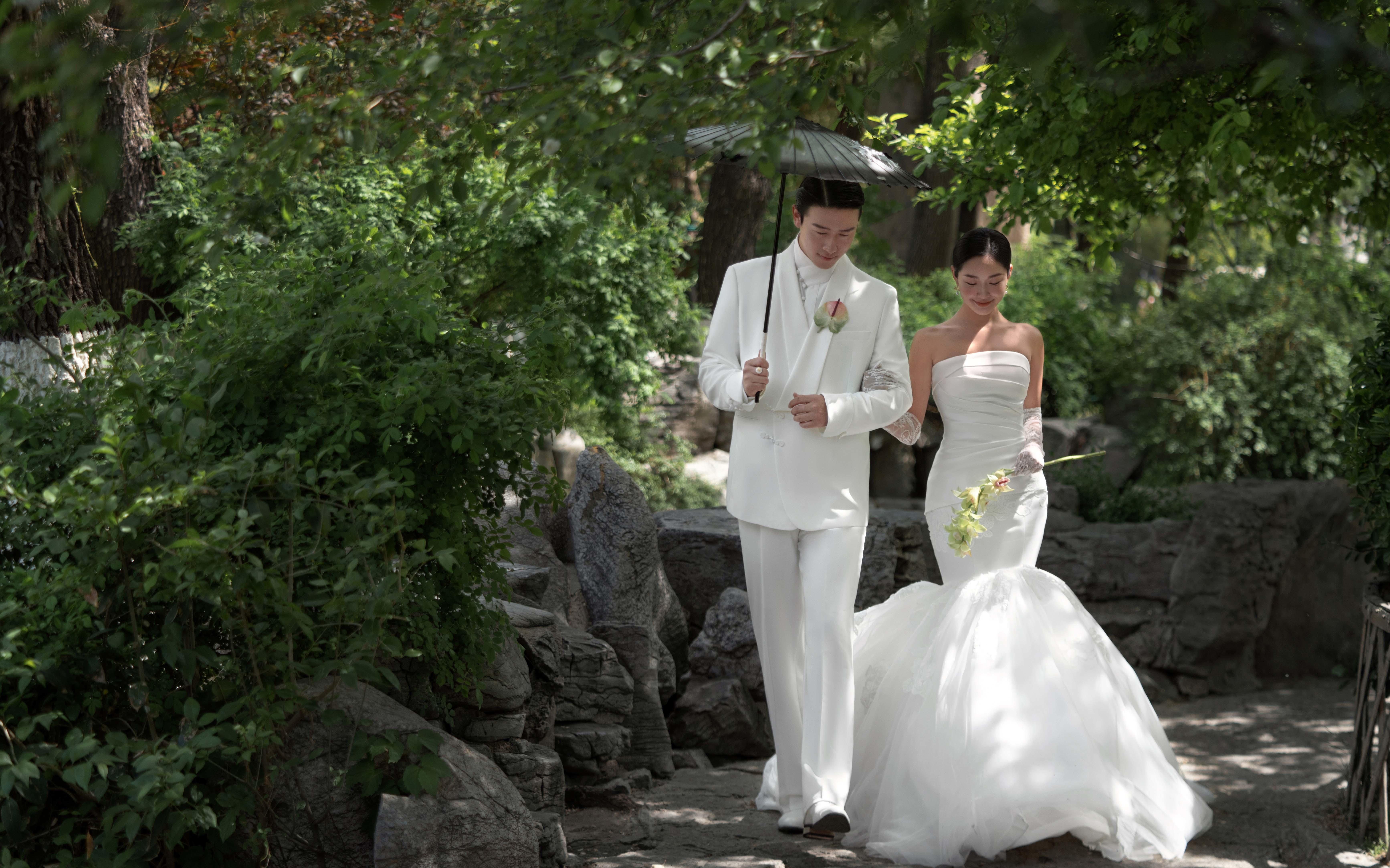 美翻了的东方美学 新中式婉约园林婚纱照
