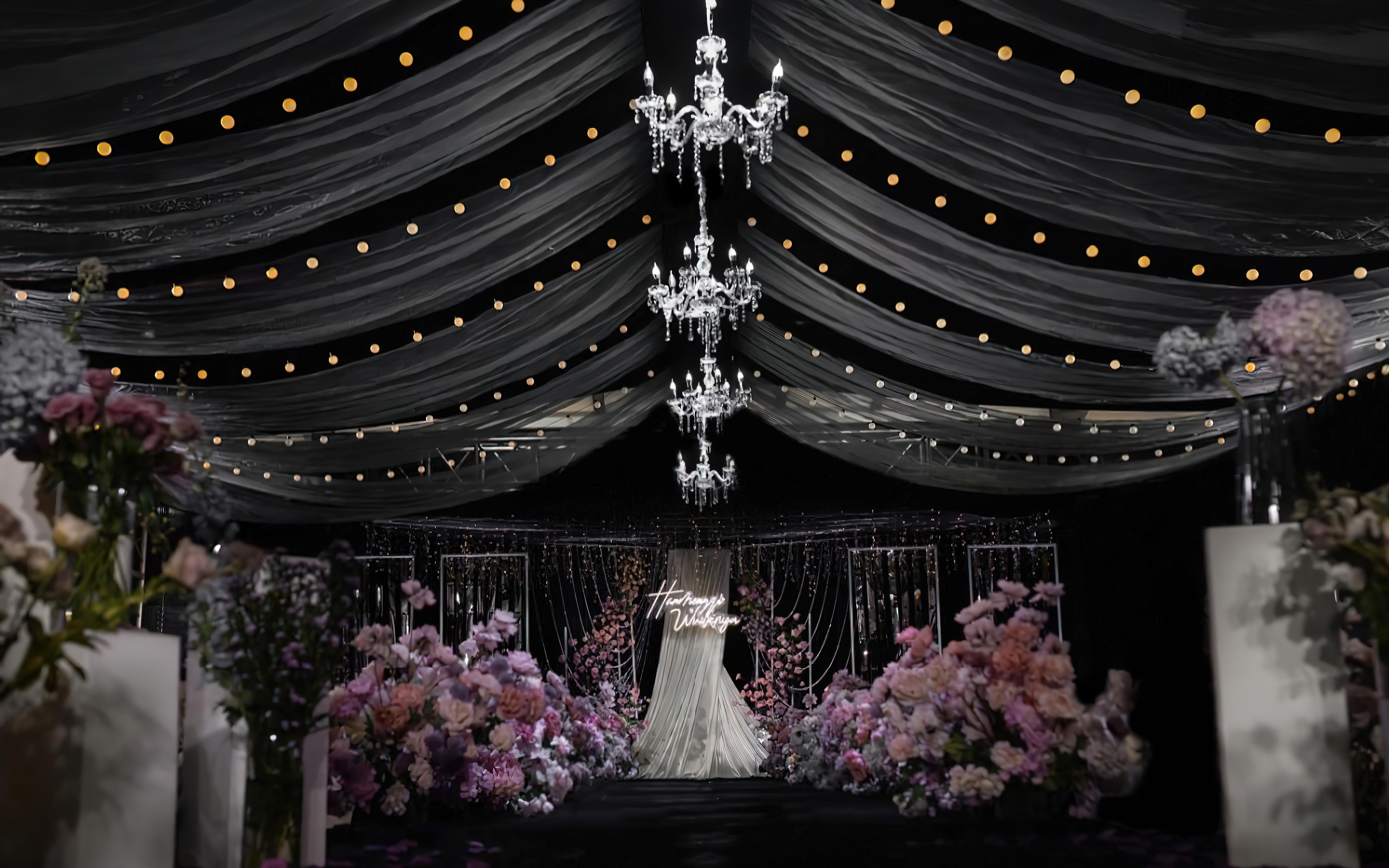 晶燈曳夢·墨紗花嶼