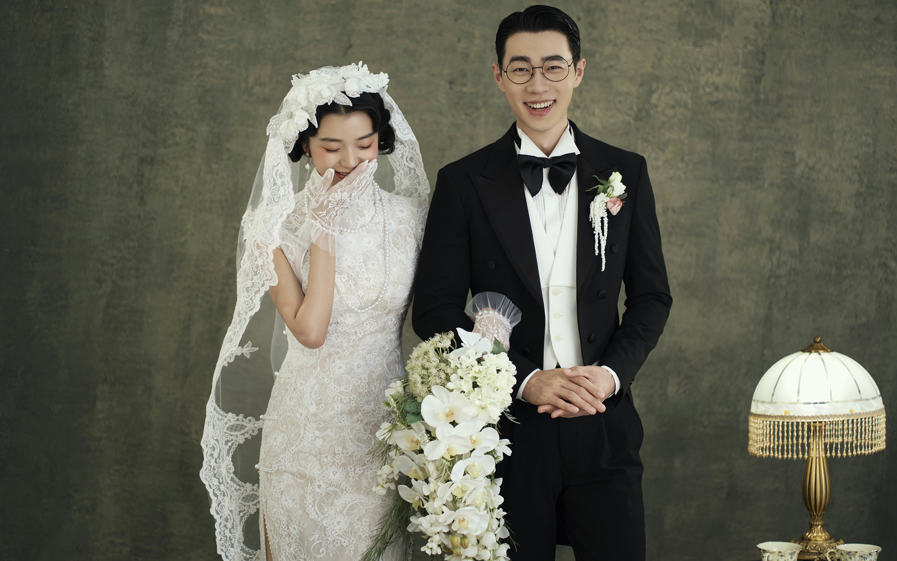 每一張都好有故事感?民國風(fēng)油畫婚紗照