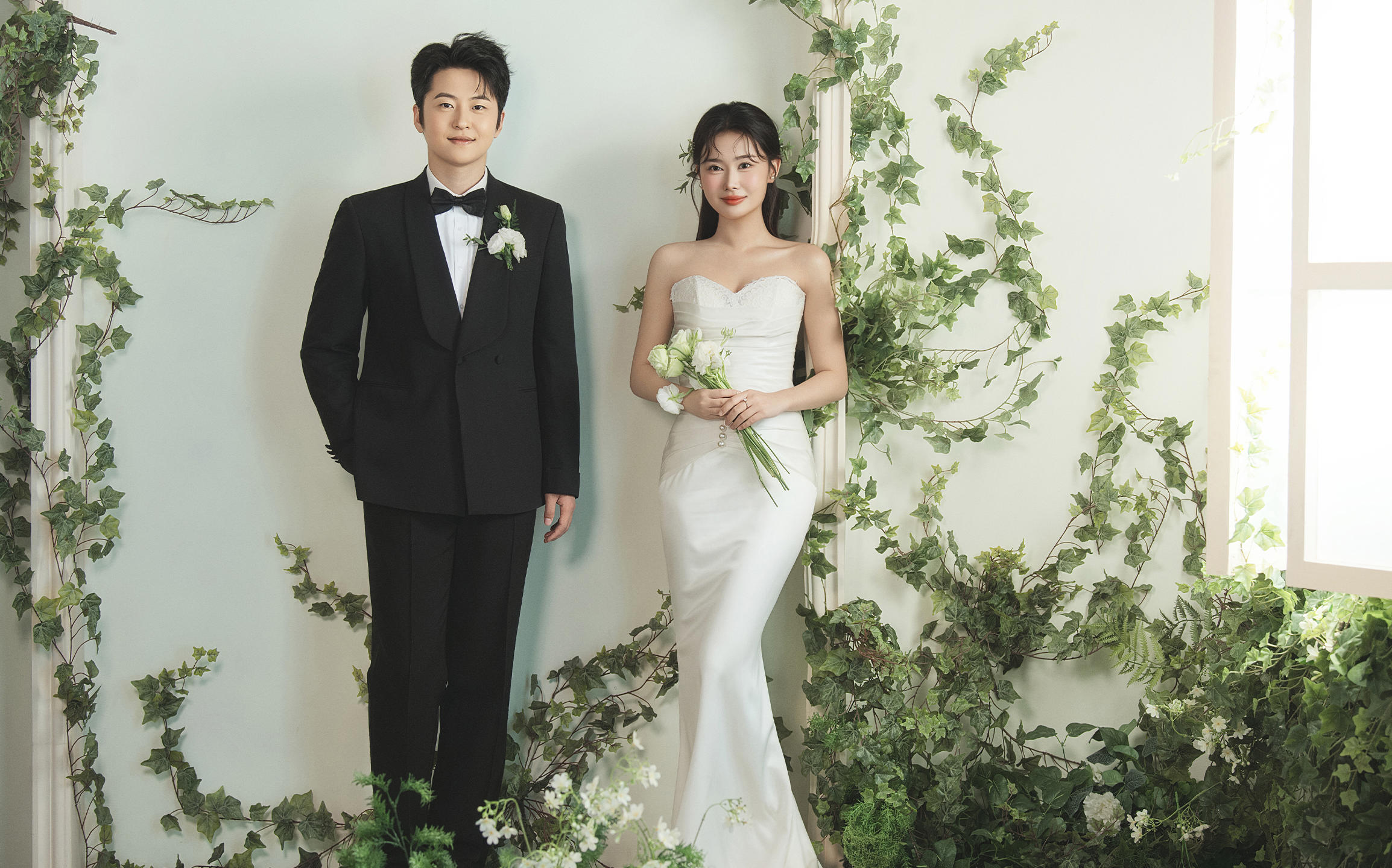 镜头前相依而笑深情对望