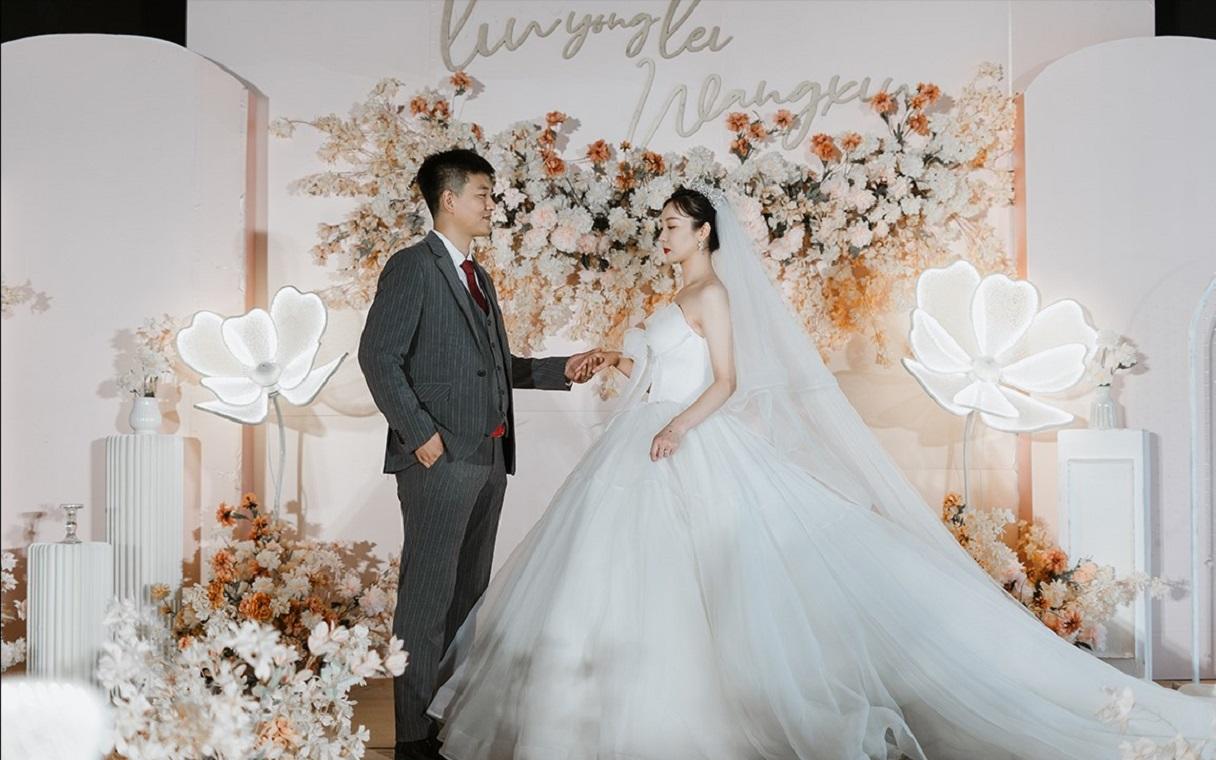 美娅婚礼 | 小预算 甜蜜温柔香槟色婚礼
