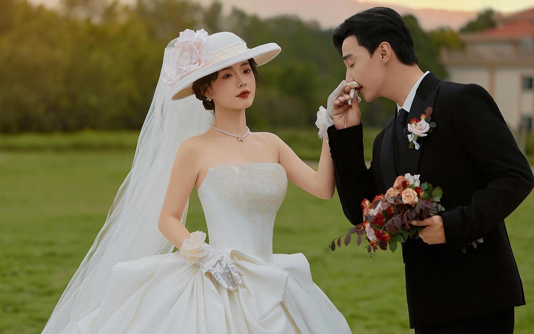 浪漫又优雅的法式草坪婚纱照～美炸了💯 