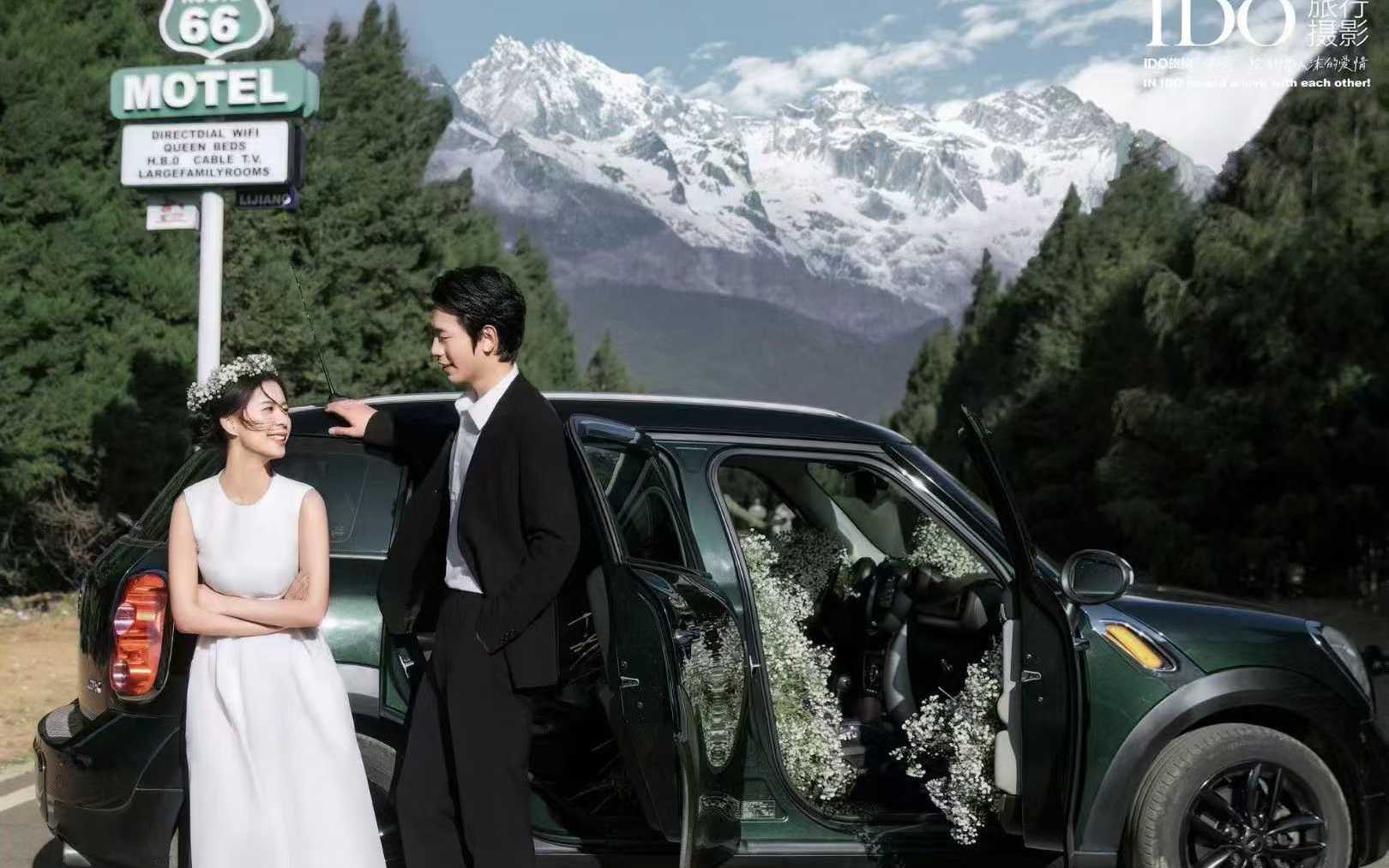 雪山公路复古车旅拍婚纱照