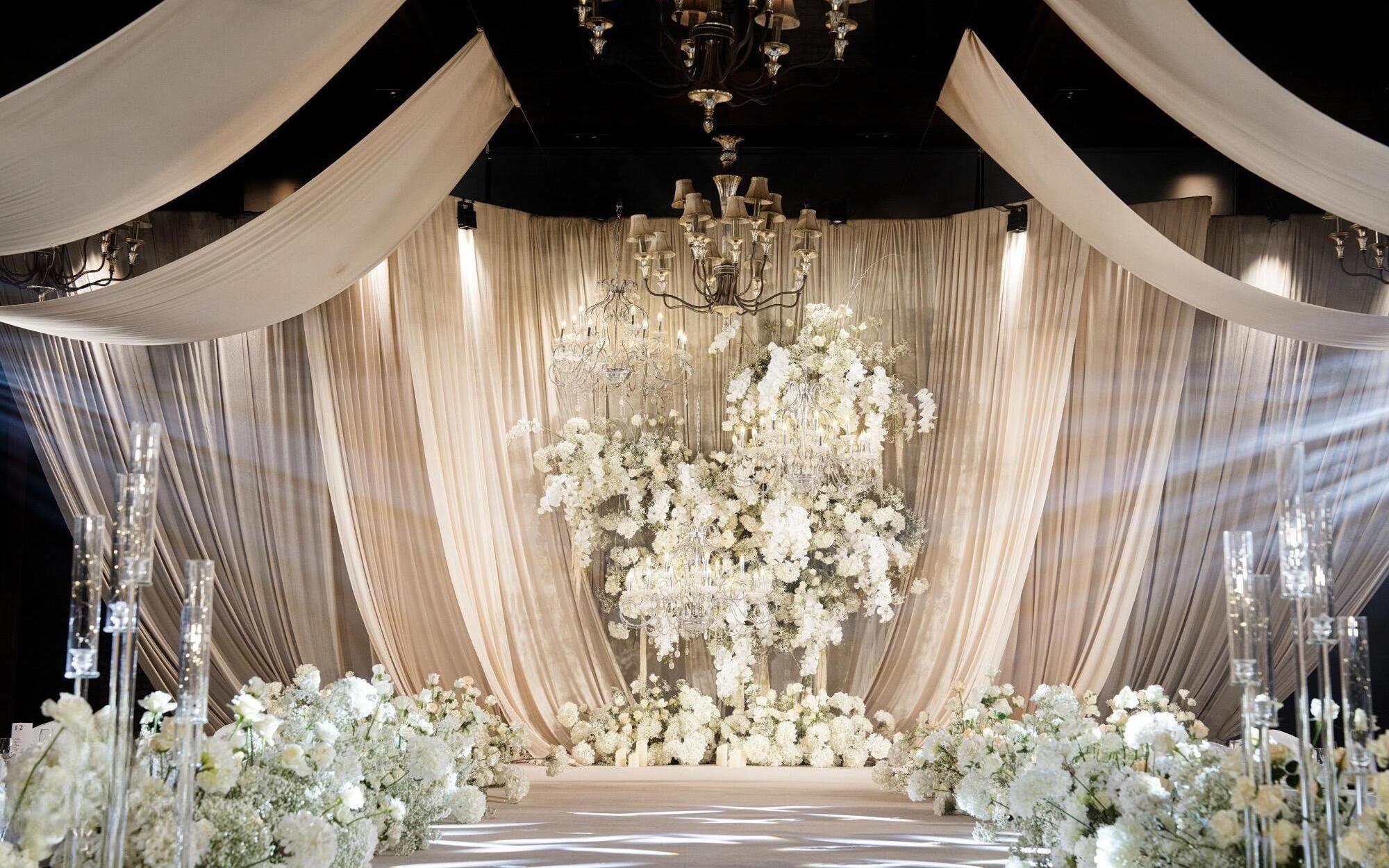 浪漫婚礼定制-香槟色吊顶