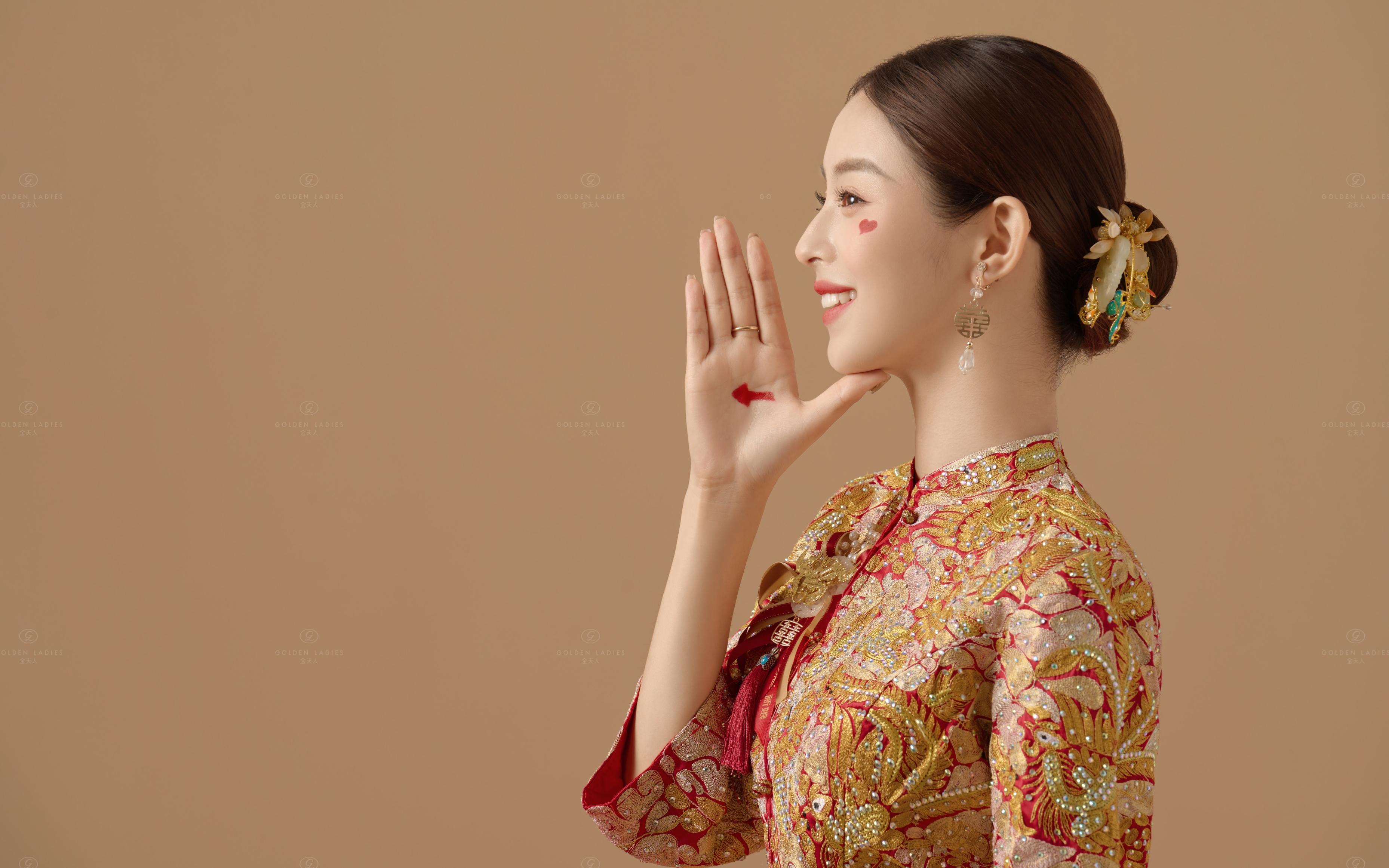 第一眼就爱上的新中式秀禾婚纱照