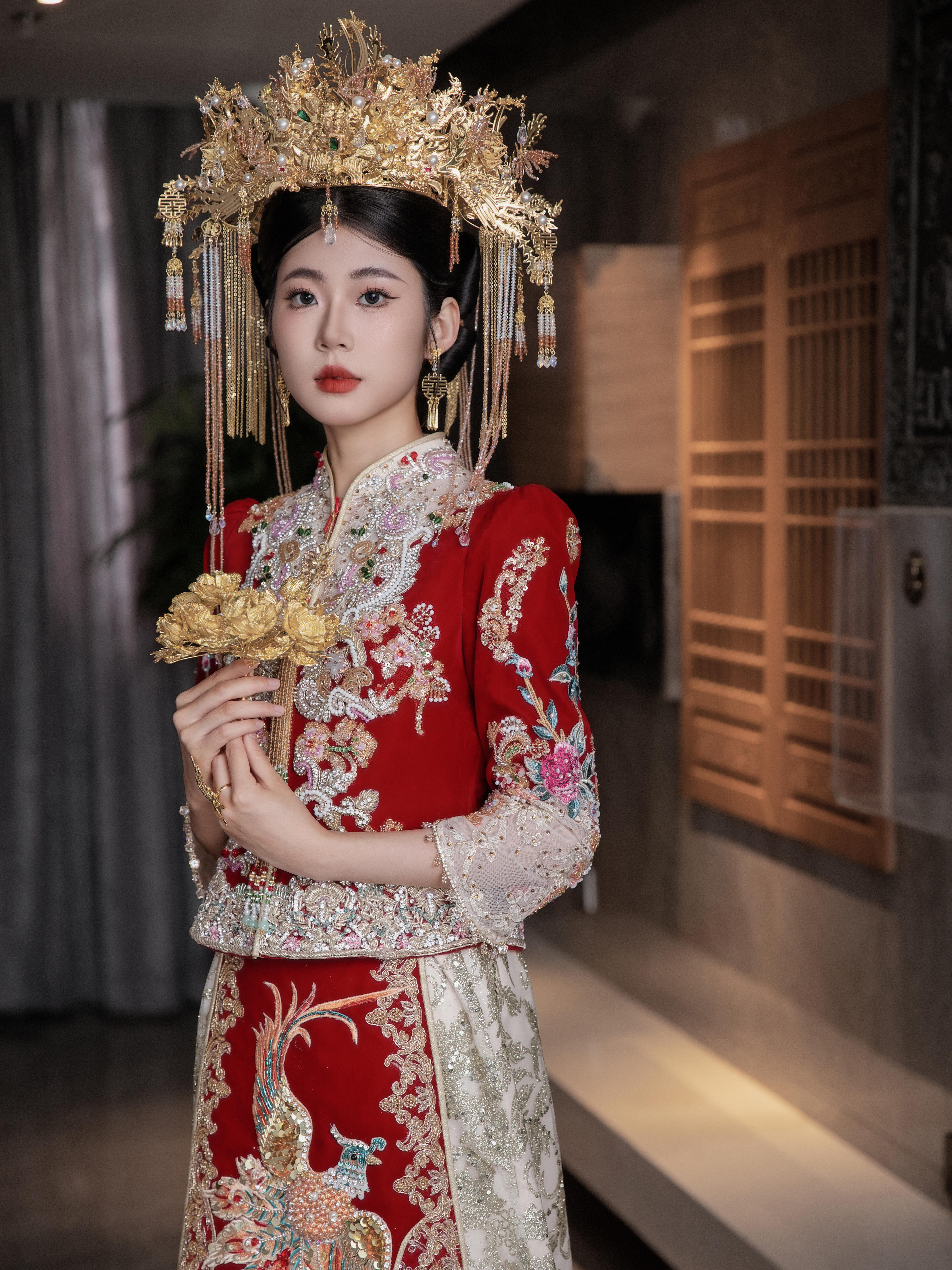 酒店紅色秀禾也太好出片了吧！美艷動人！