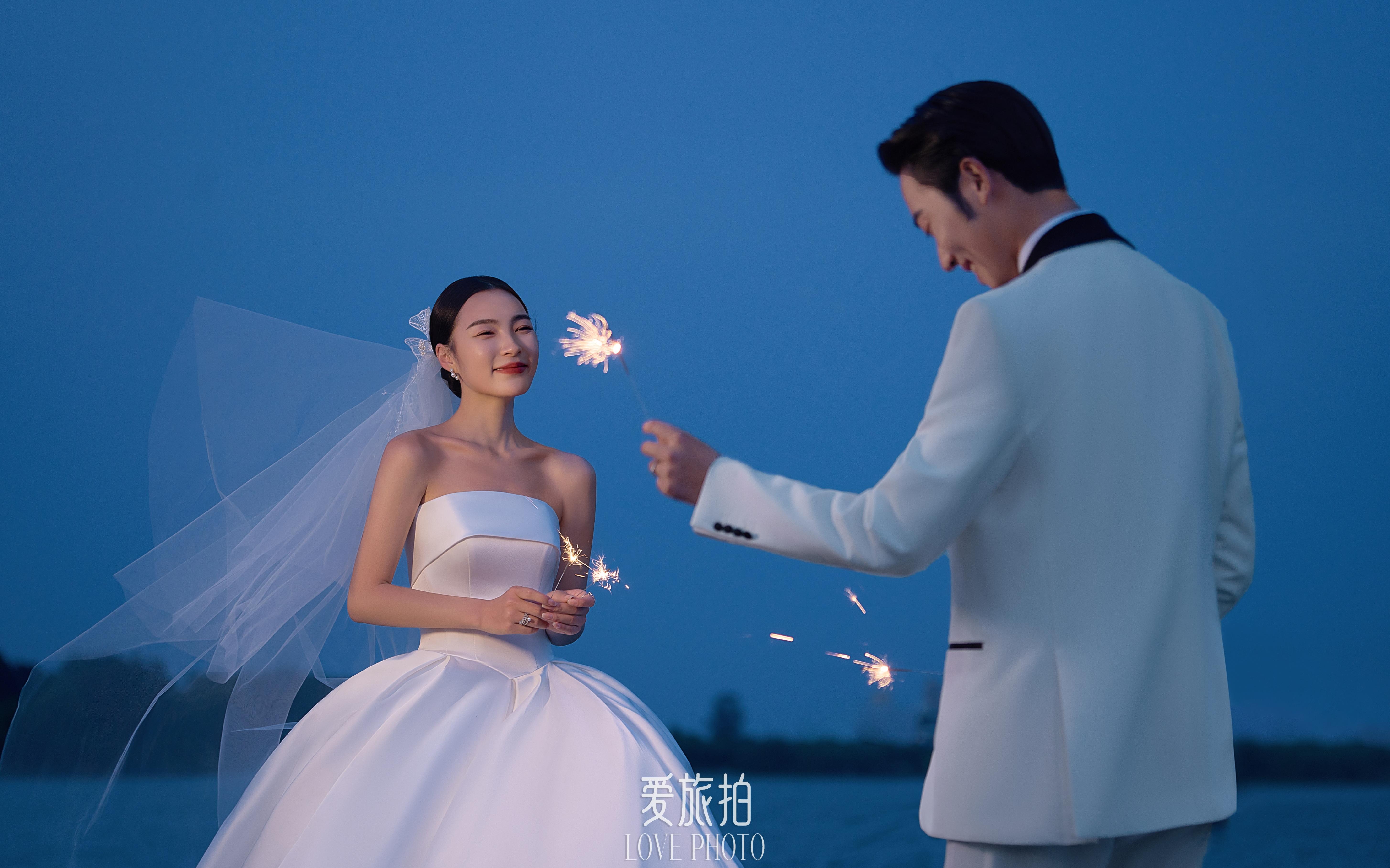 【爱旅拍】巨好看! 电影感小众婚纱照，陷入爱情.