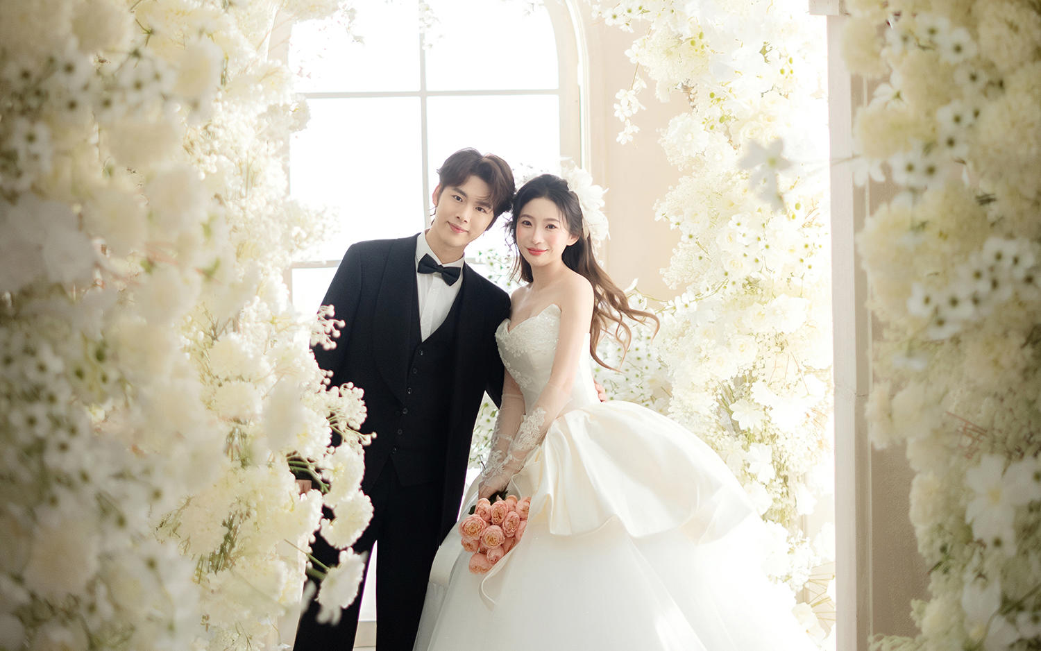 少女心爆棚的夢(mèng)幻花海婚紗照｜高級(jí)與純愛