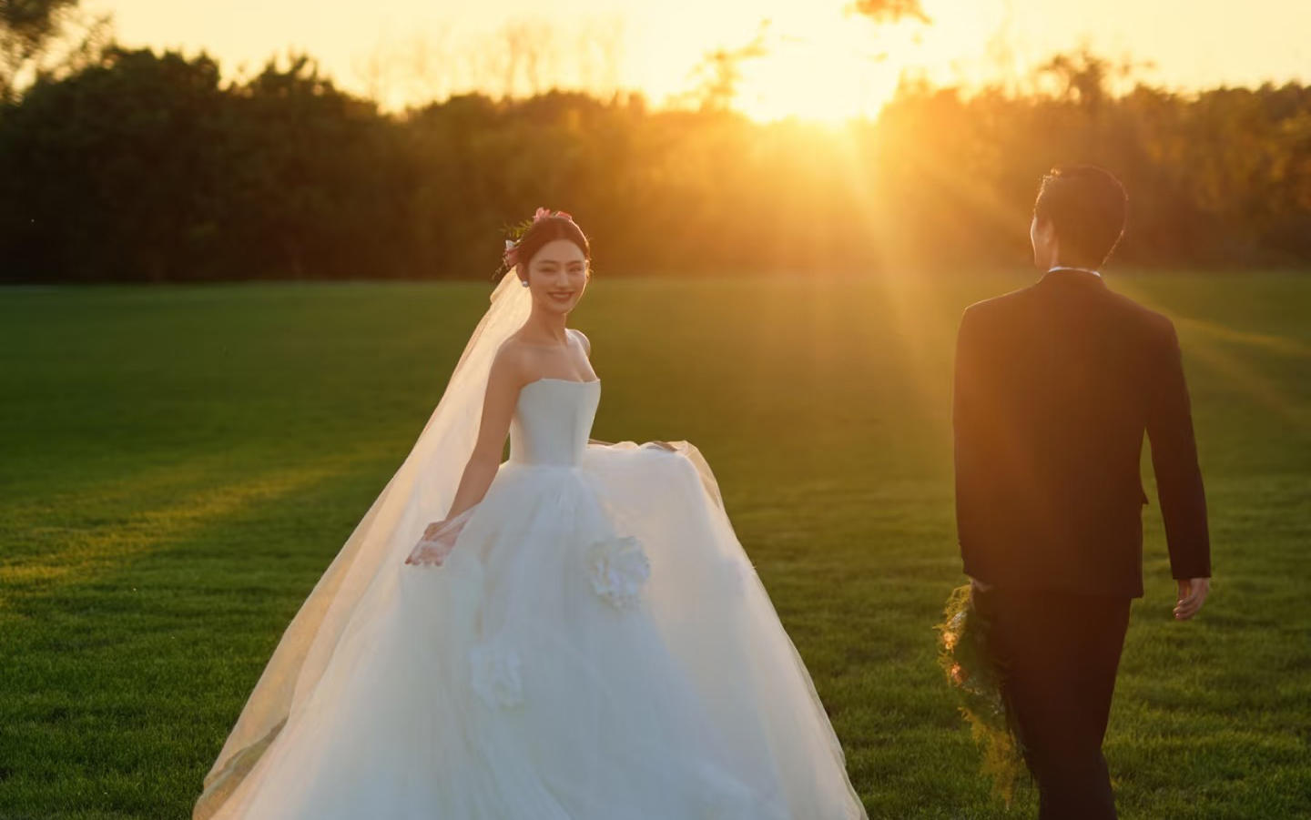【优格】无法拒绝的夕阳森系草坪婚纱照~成片美哭了