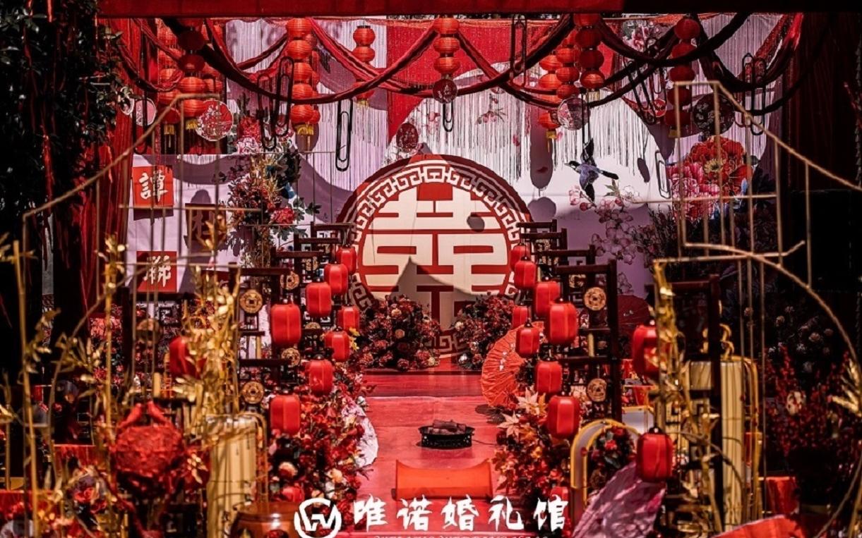 一抹嫣红伊人醉良辰吉时天做合凤冠霞帔如斯华丽