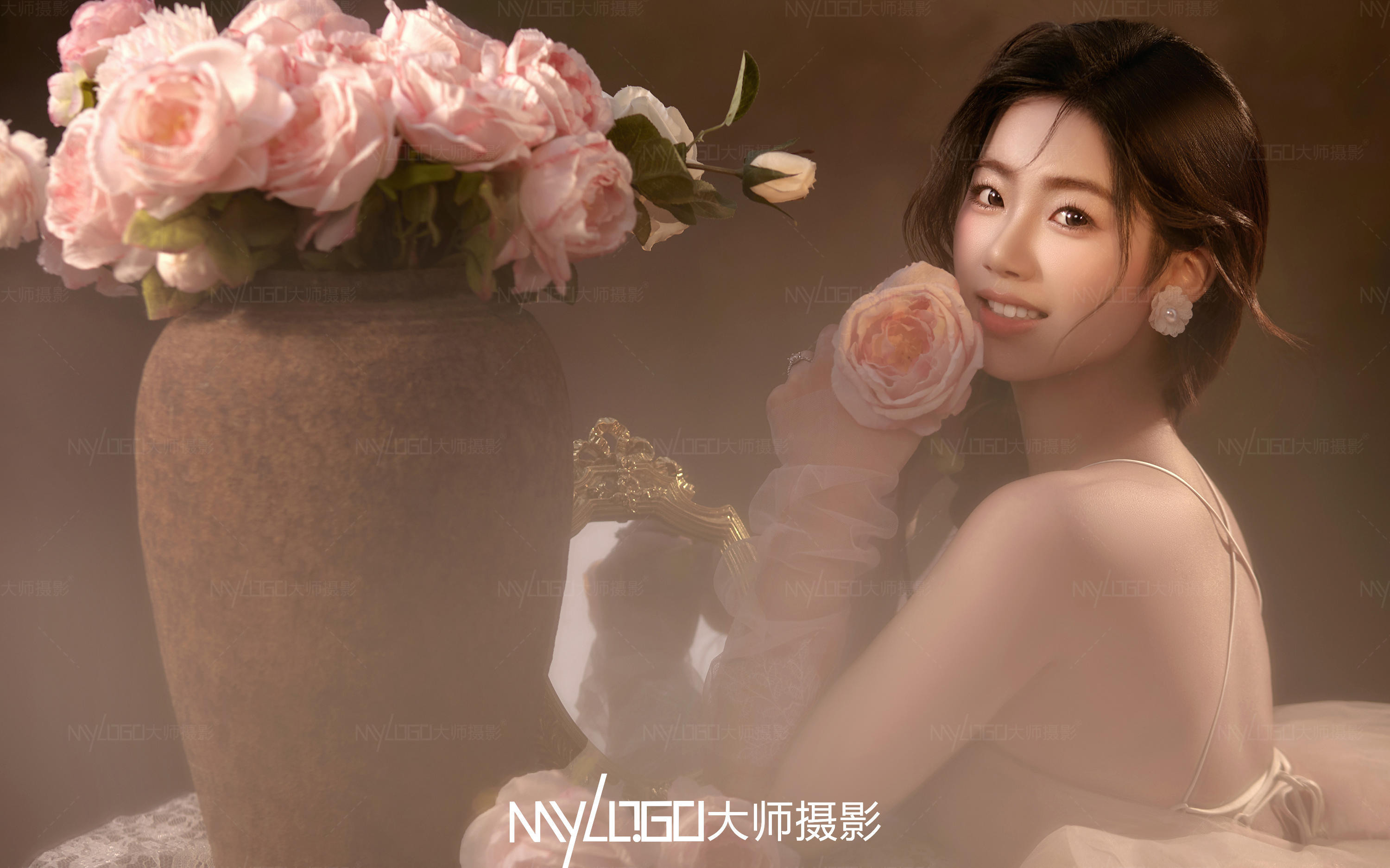 真實(shí)客片 ·  花房少女