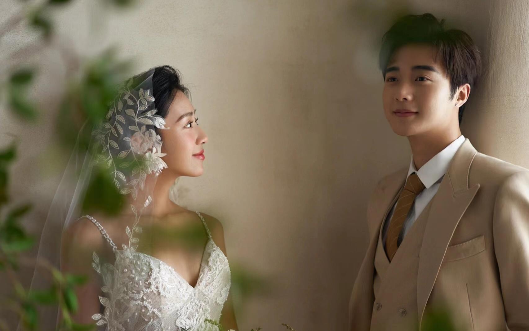 温柔干净的极简风✨室内韩式婚纱照