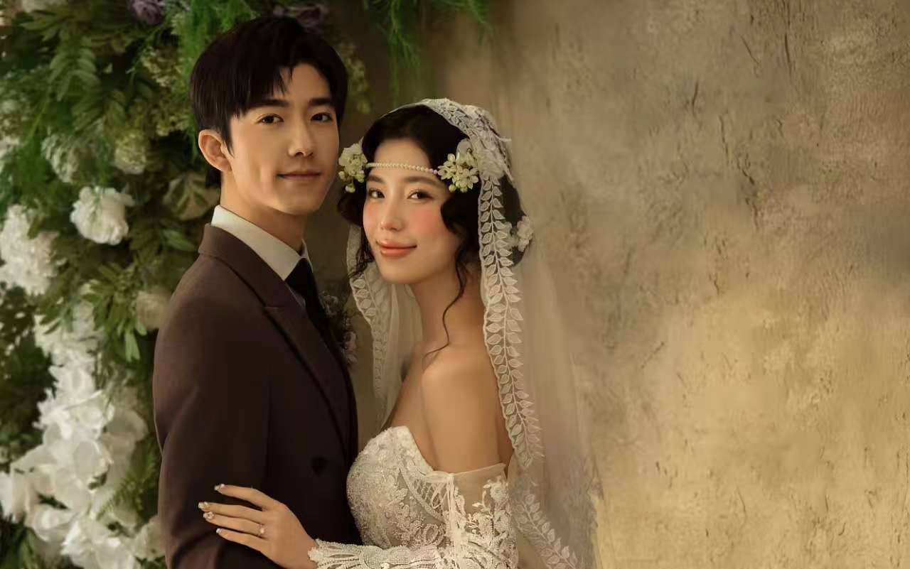 美到失语的花房氛围💐小众复古法式婚纱照