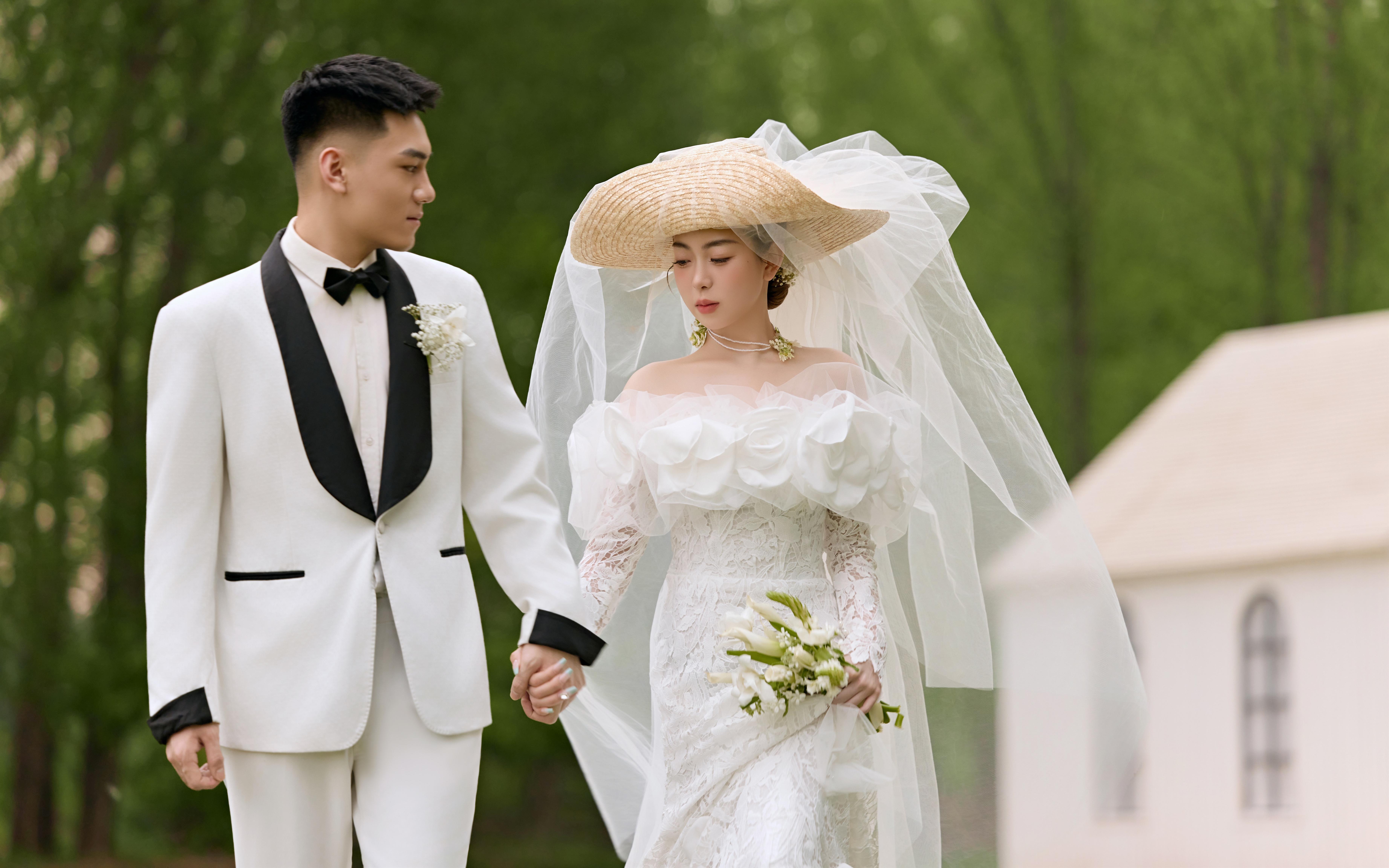 拍了草坪婚纱照才知道有多美！