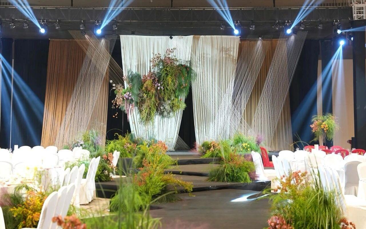 白綠自然森系室內(nèi)婚禮