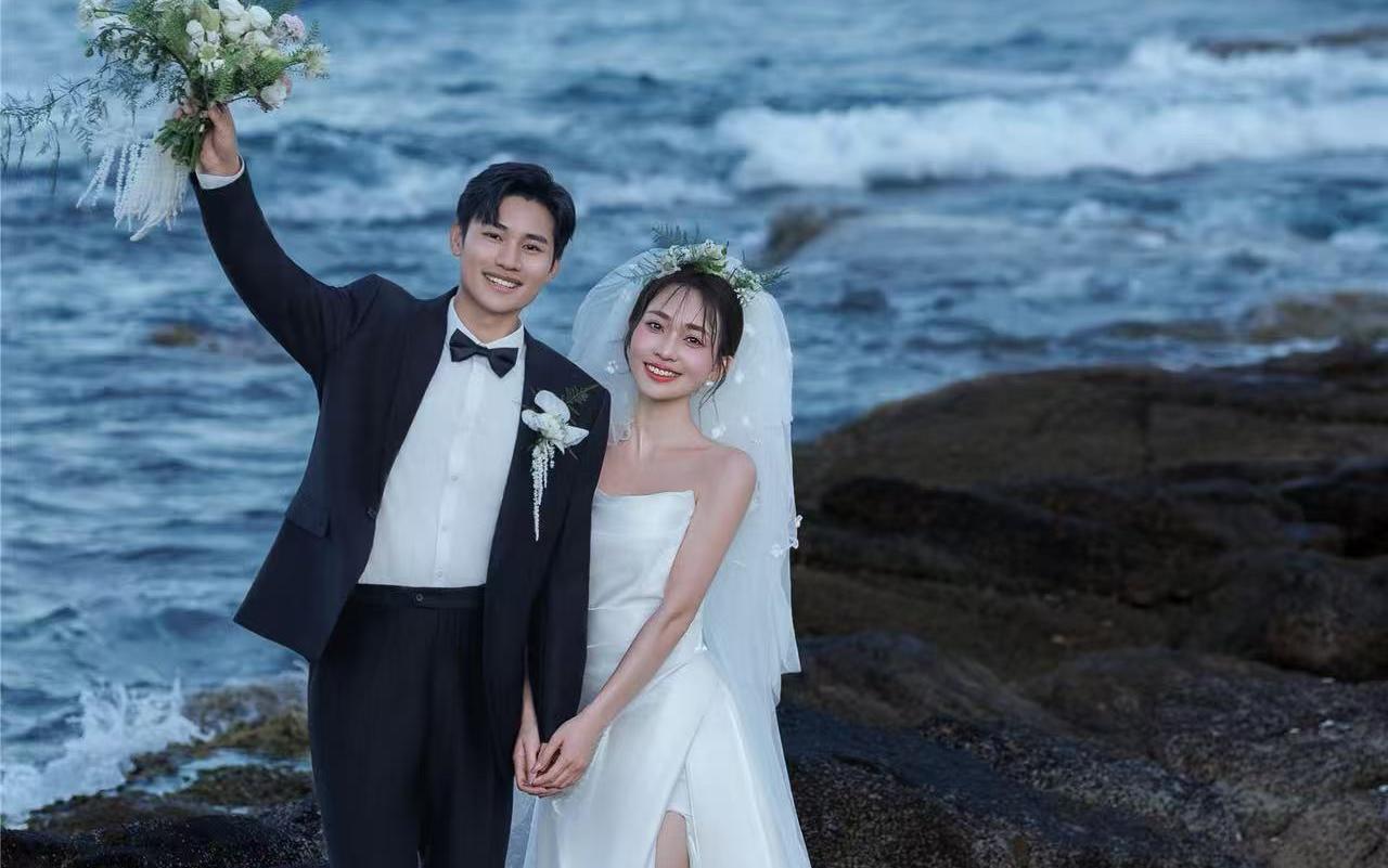 【被夸爆的礁石婚纱照】