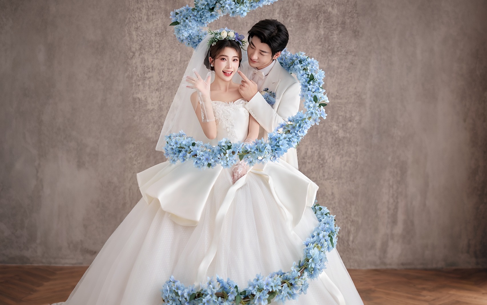 鲜花缠绕的浪漫💙甜美公主风室内婚纱照🥰