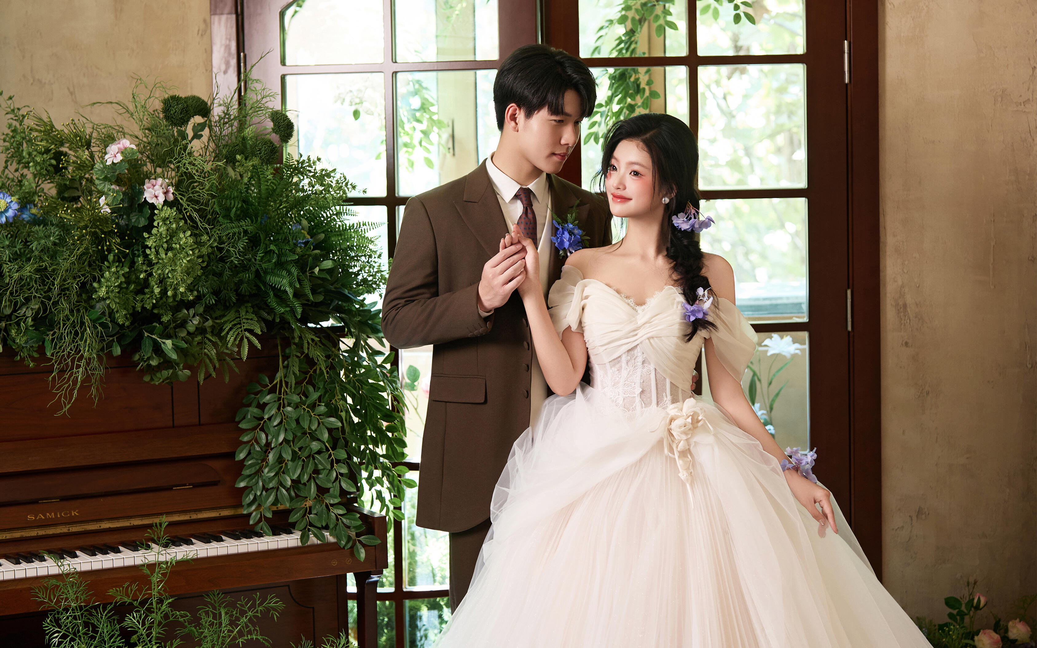 在室内就可以拍到花房系列婚纱照啦💐