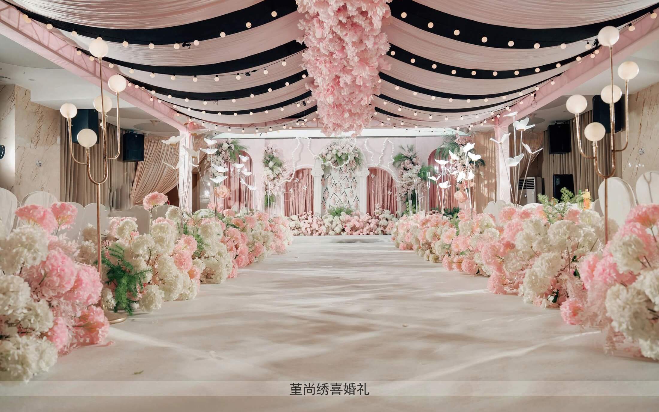 简约白粉色布幔婚礼