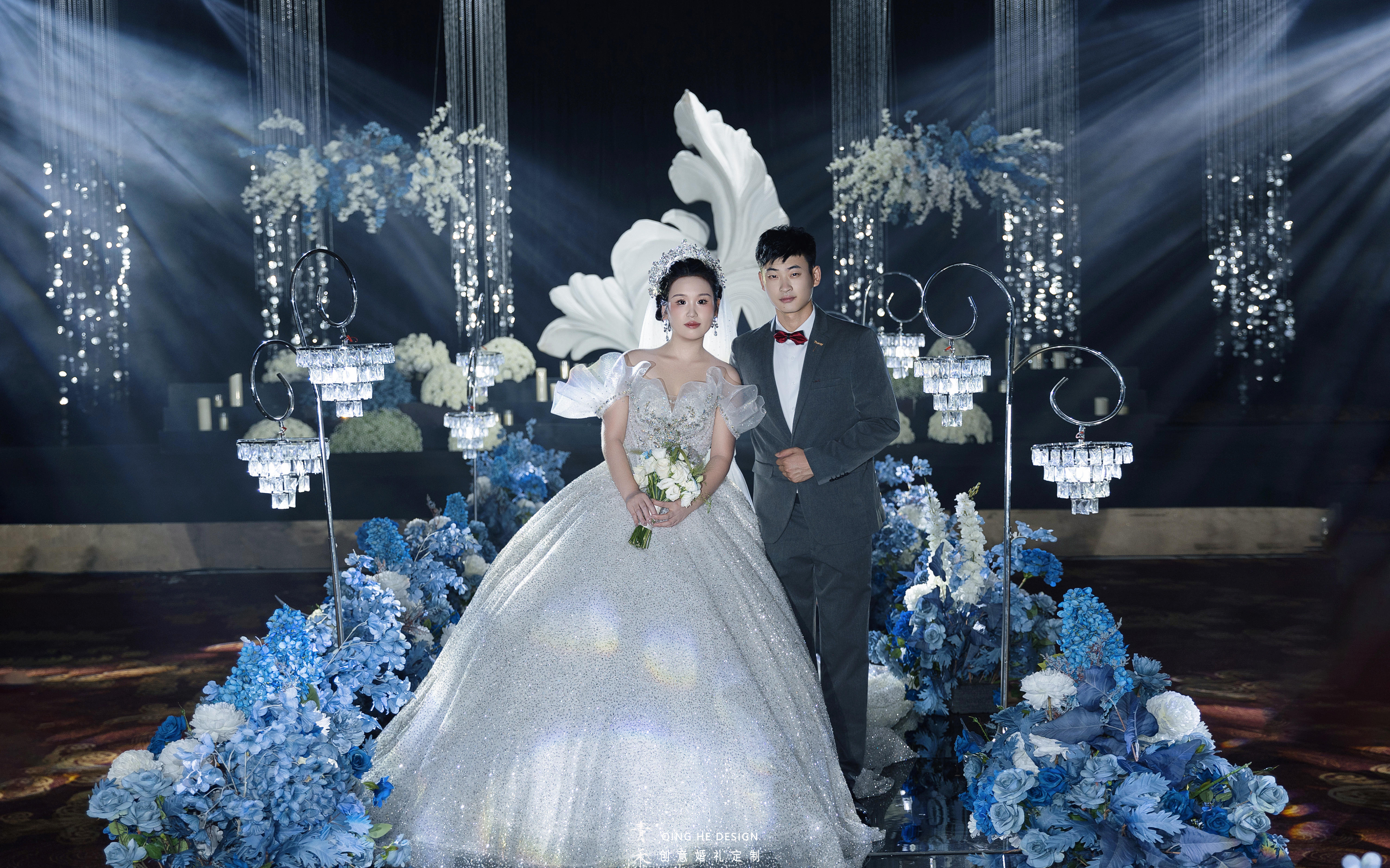 藍色系大廳無吊頂婚禮