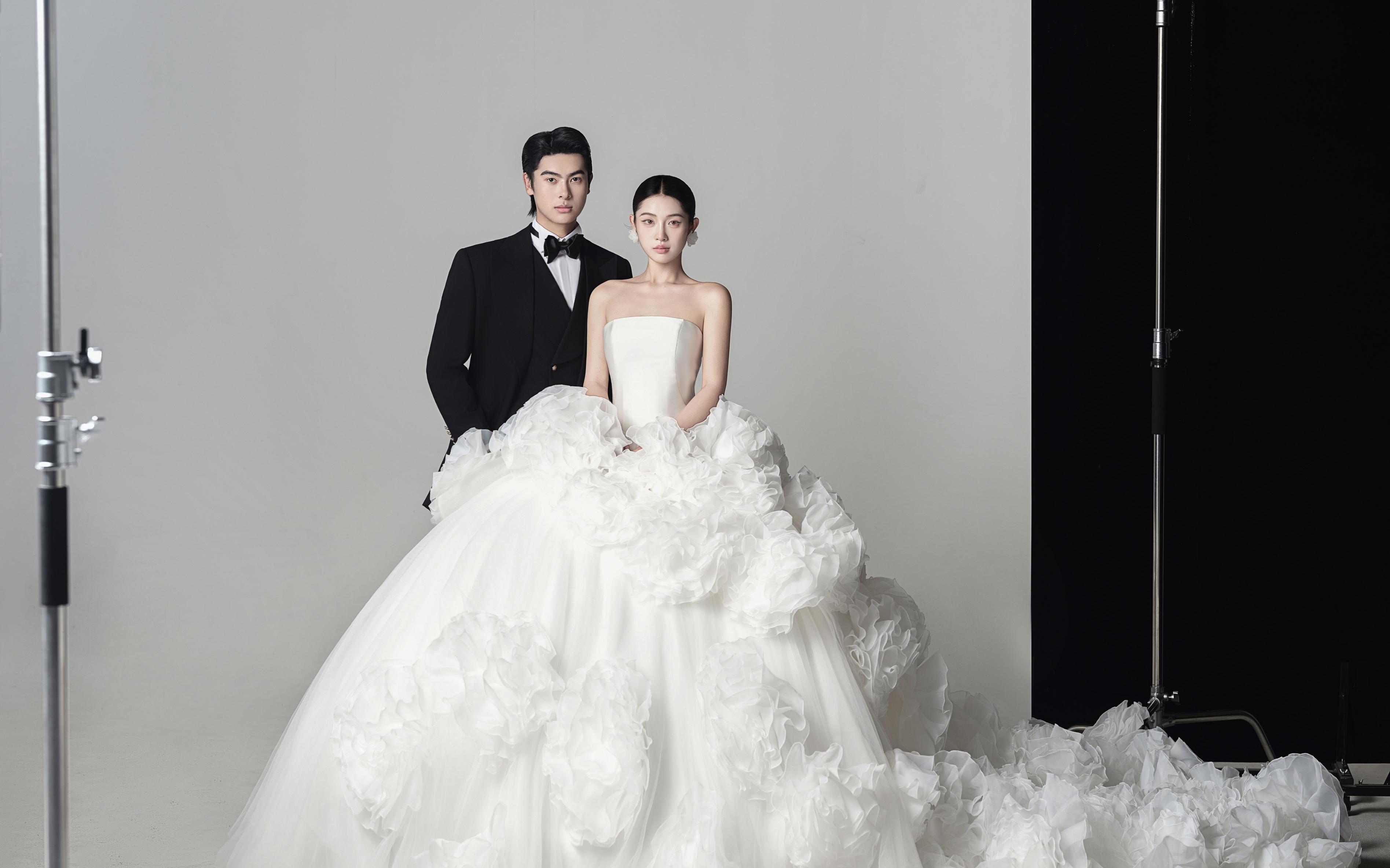 谁懂啊！这套光影婚纱照真的百看不腻🧡