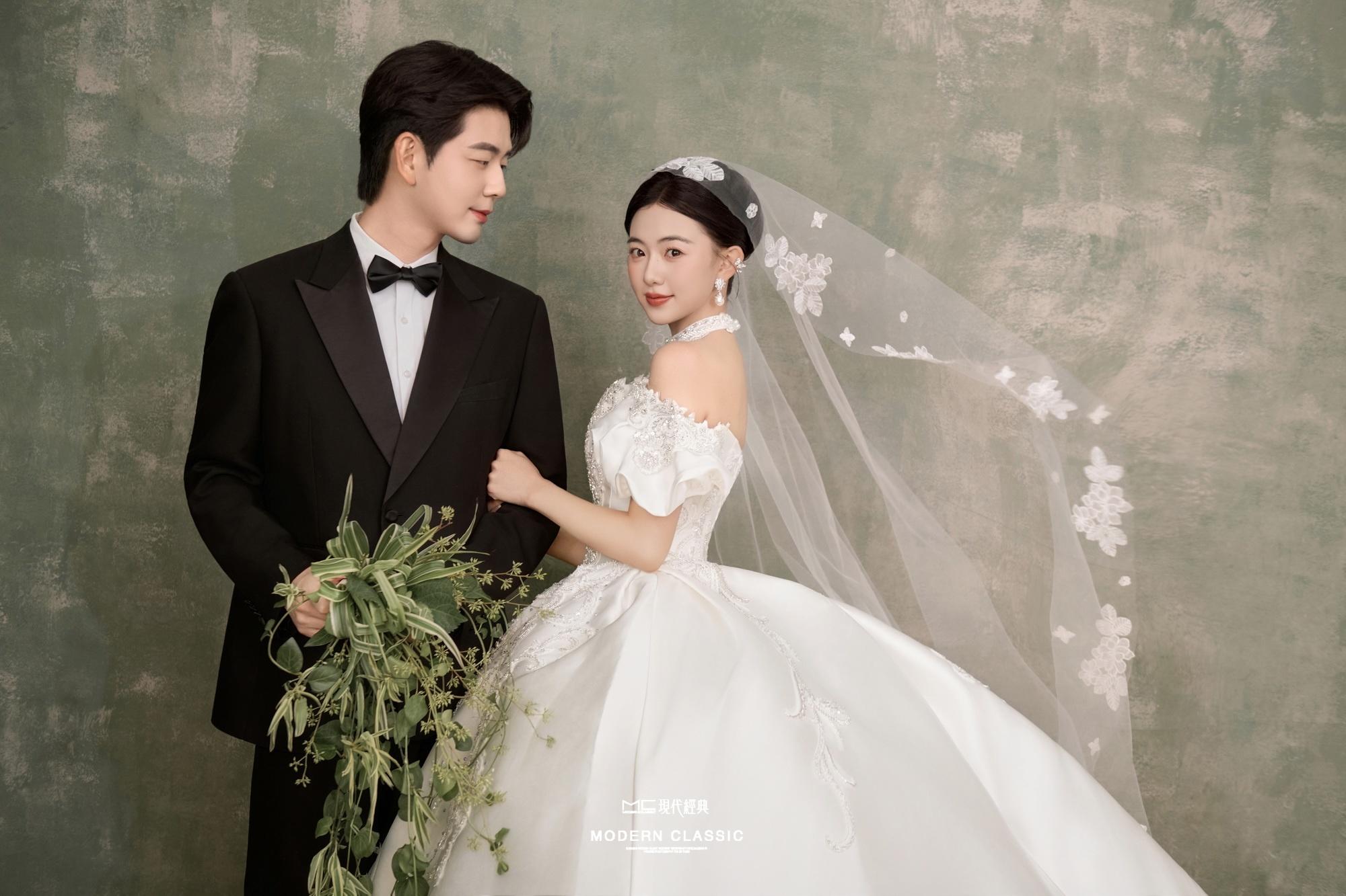 这次！我要拿回属于我的白月光女主婚纱照