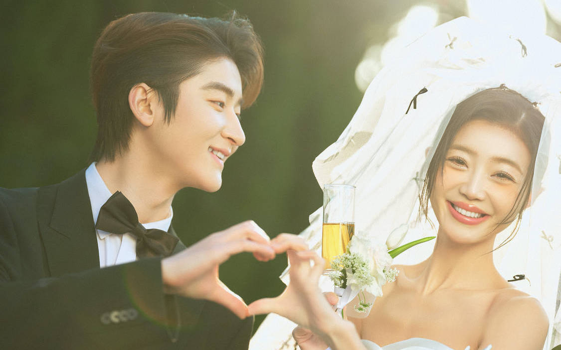 【W(wǎng)EIGE】年輕人靈動(dòng)的草坪婚紗照