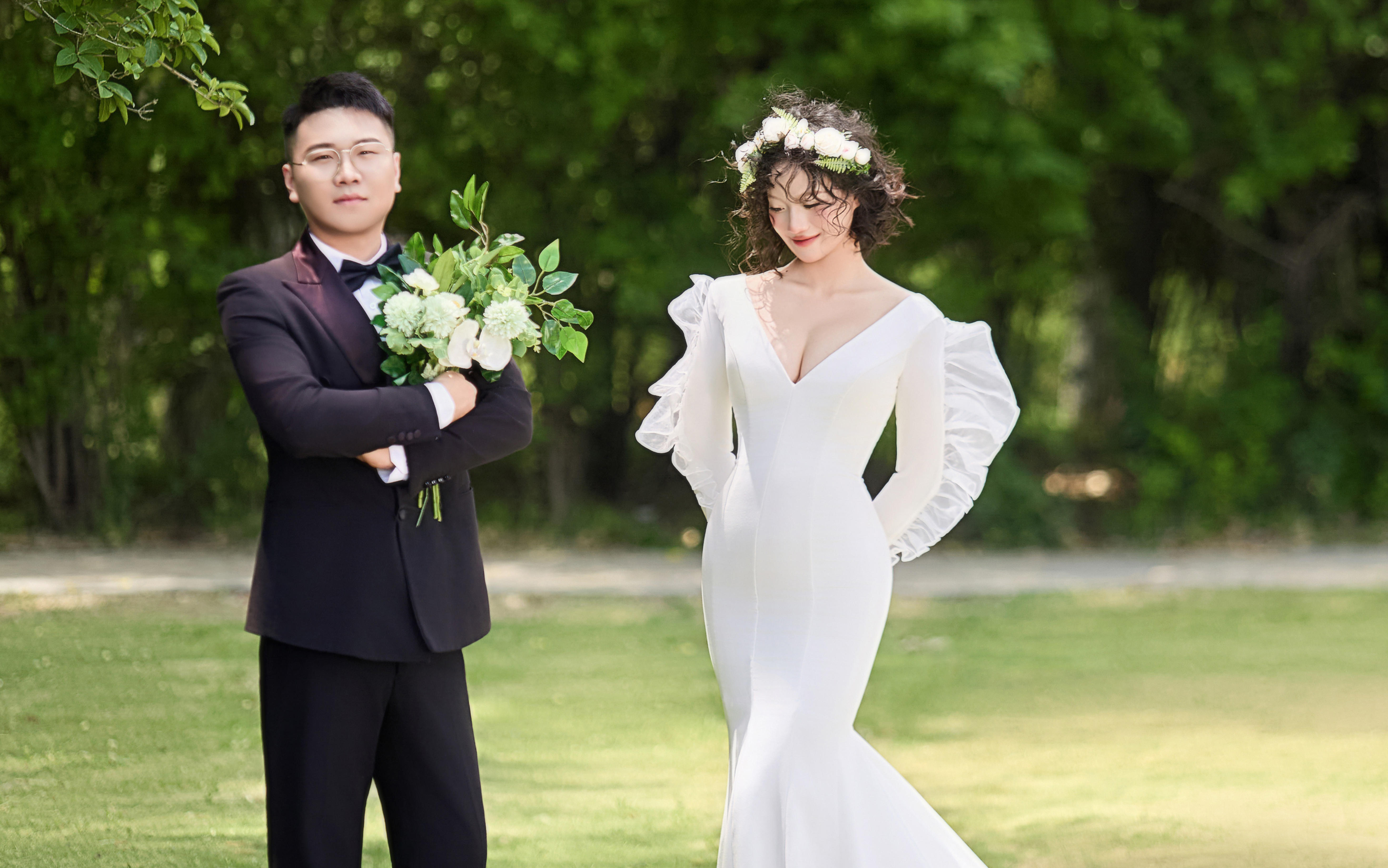 草坪法式婚纱照 