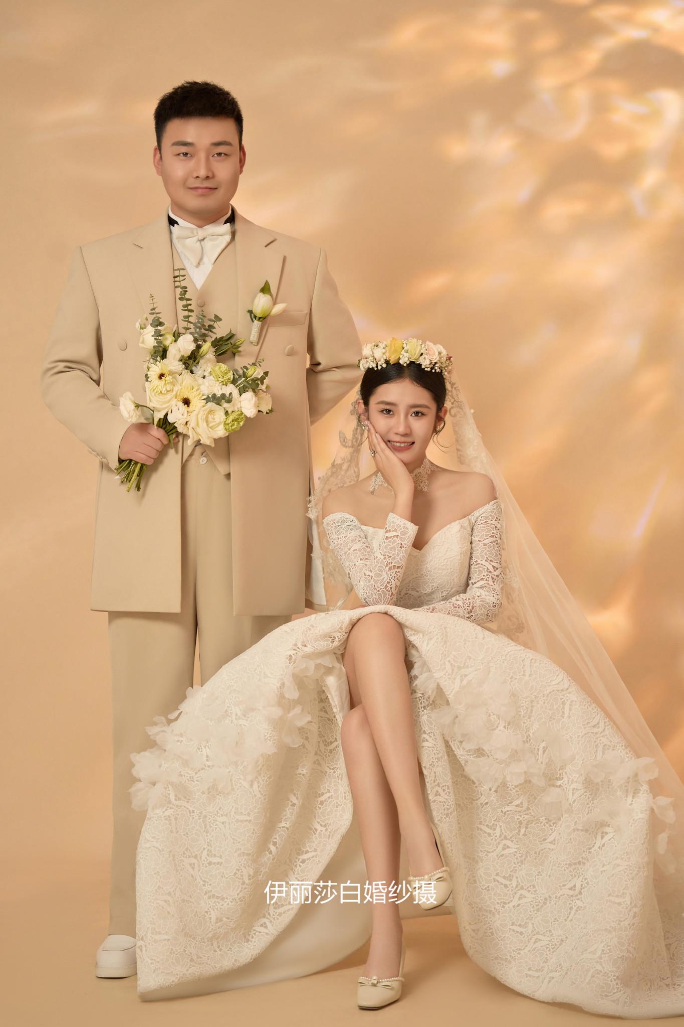 拍婚紗照3888套餐有跟妝+秀和+禮服 4699