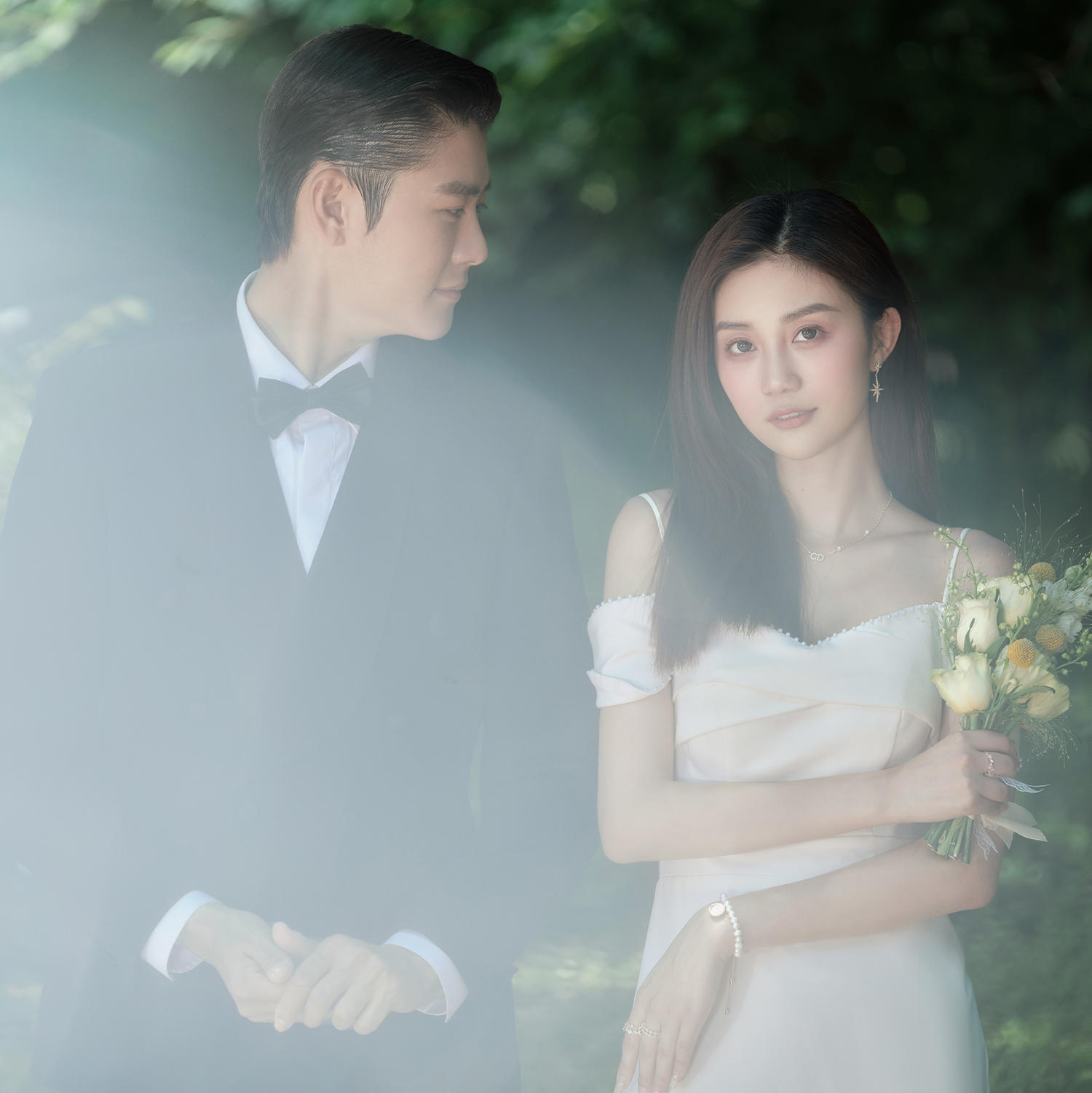 99%的女孩都喜欢的森系草坪婚纱照