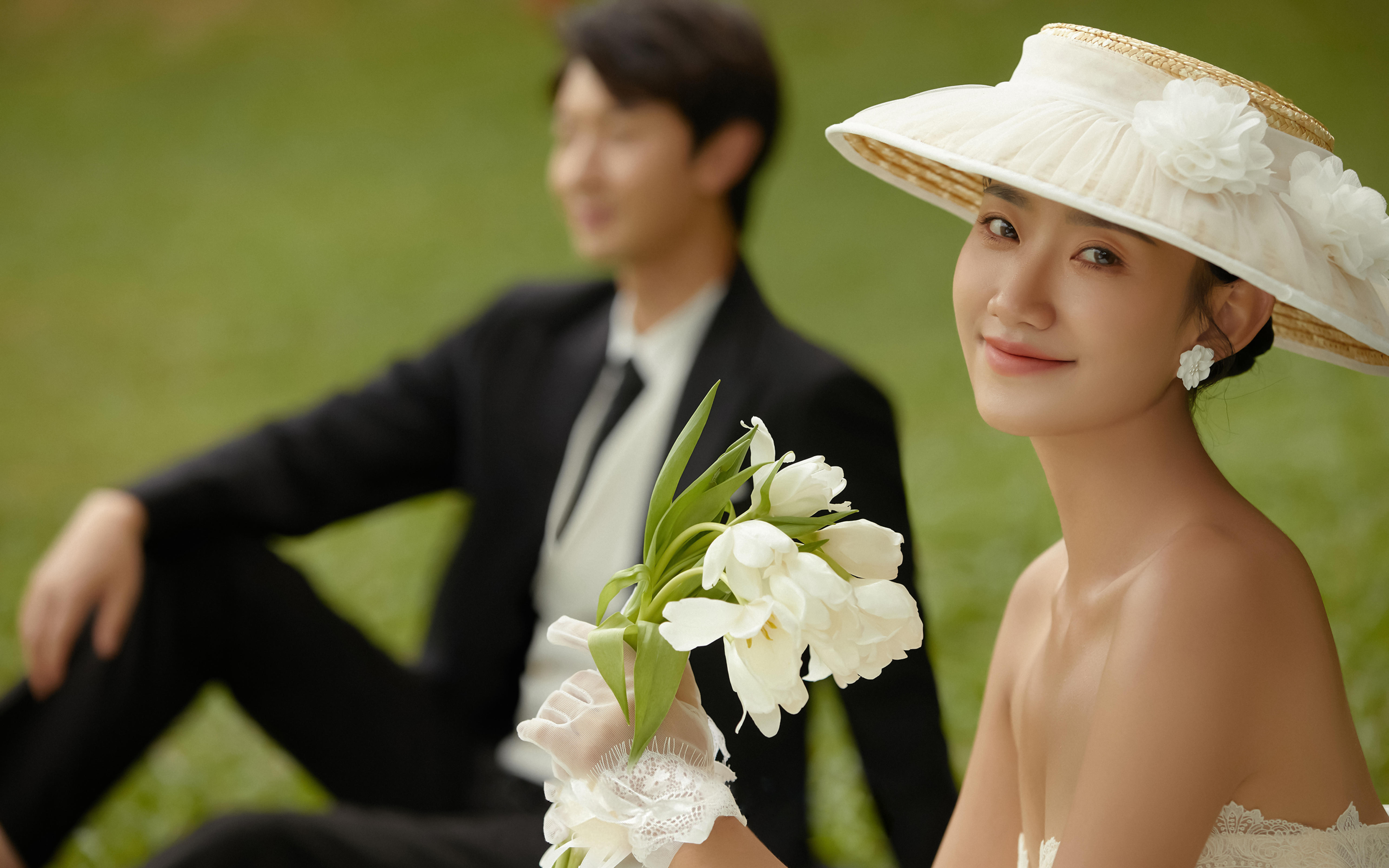 被問爆的樣片公開｜這組草坪法式復(fù)古婚照到底有多絕