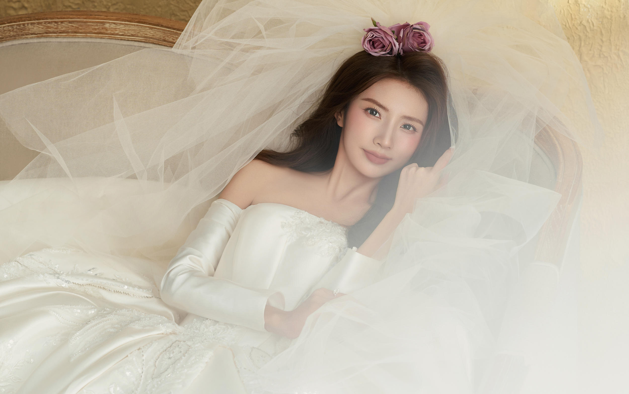 強(qiáng)推的室內(nèi)光影婚紗照?溫柔又浪漫??