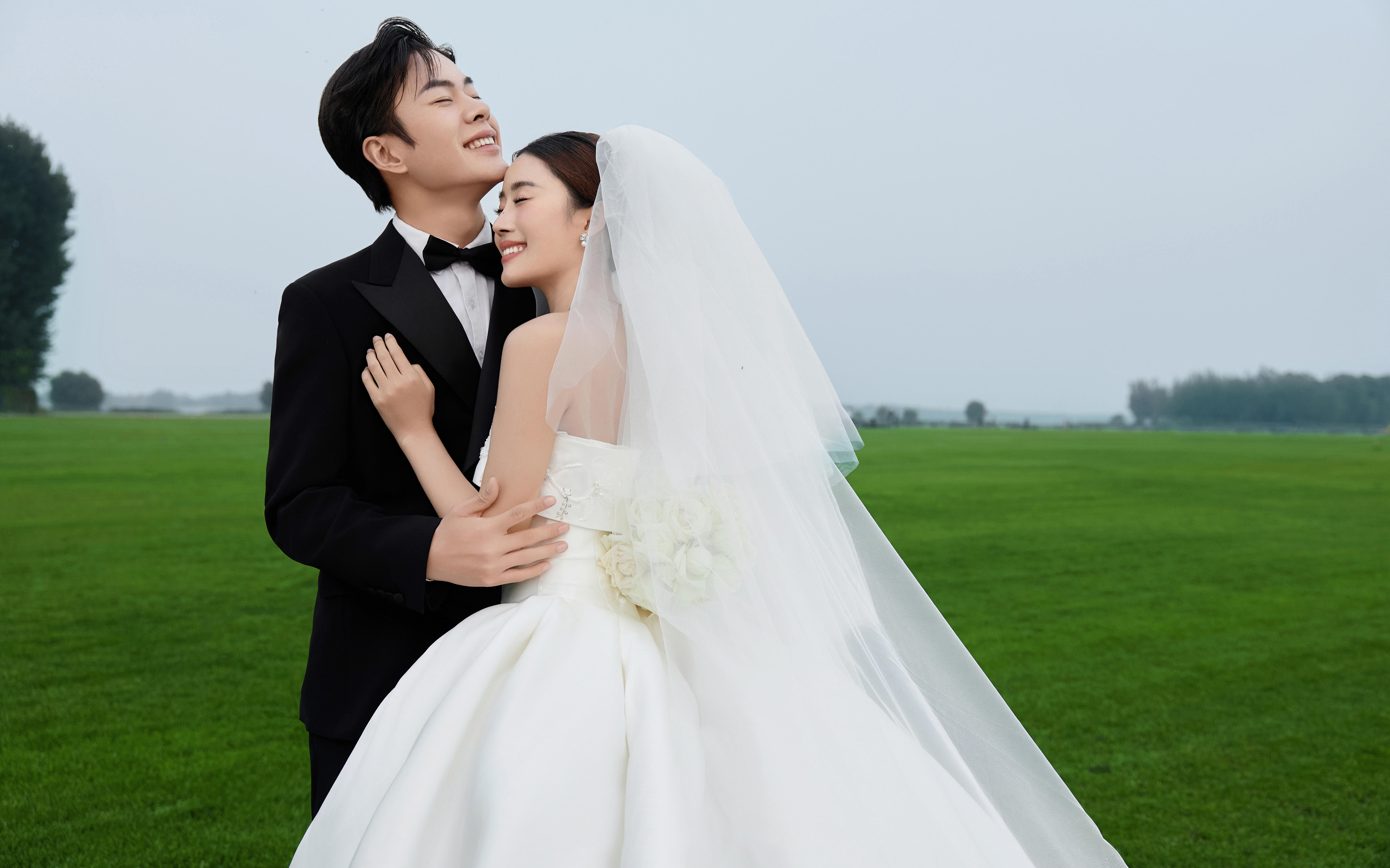 草坪婚纱照