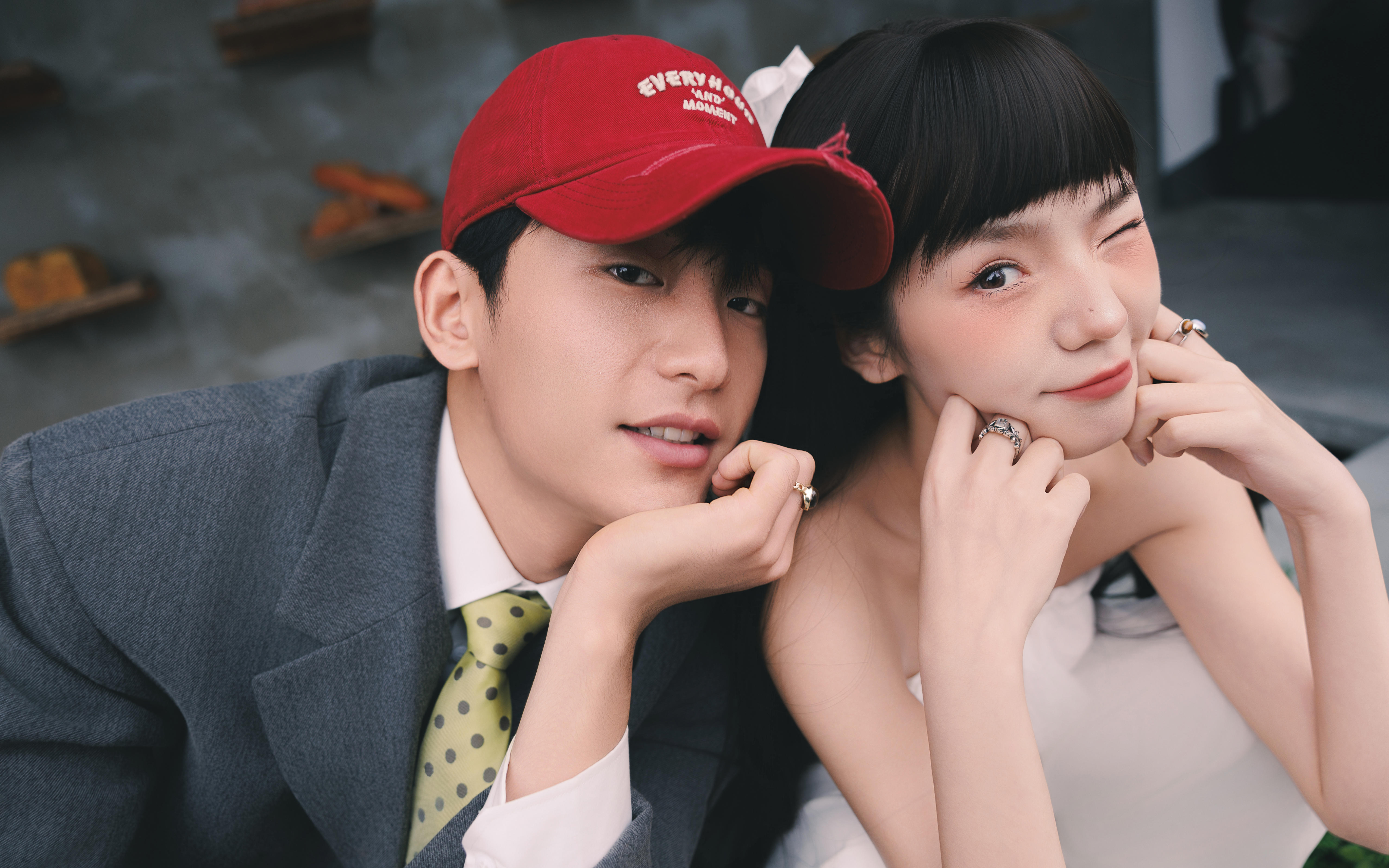 来点不一样的 俏皮街拍婚纱照