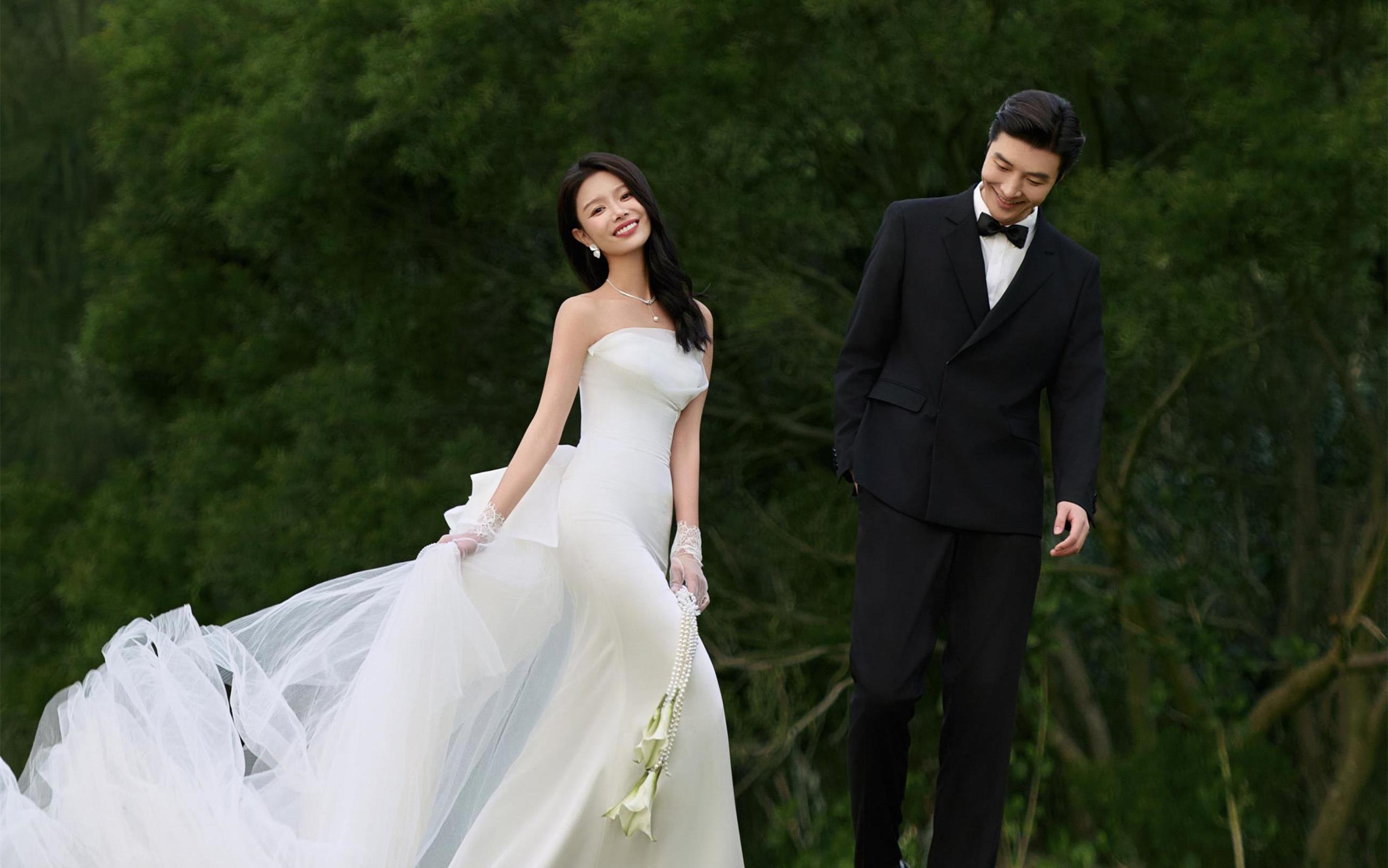 情绪满分‼️纪实草坪婚纱照谁拍谁好看呀