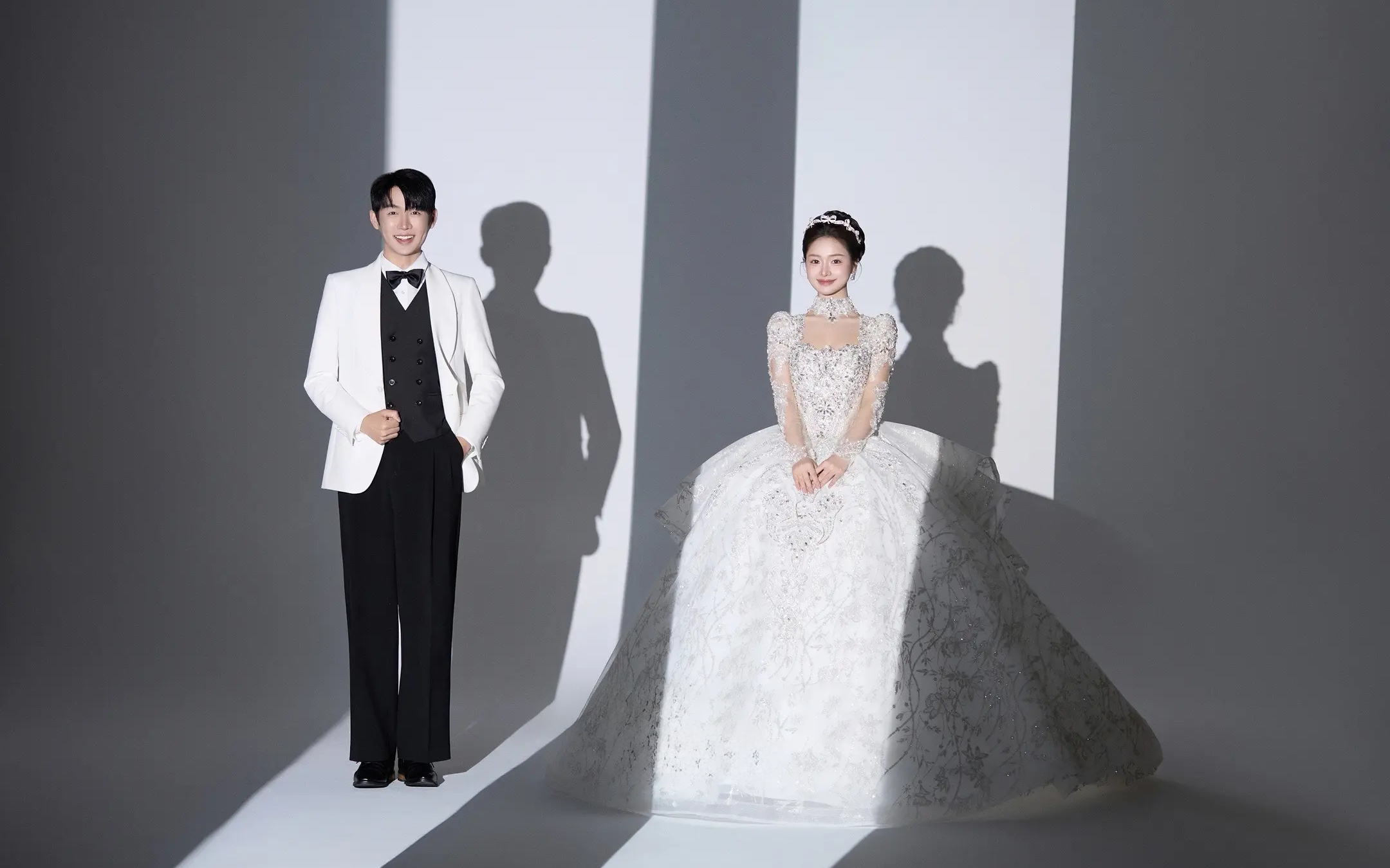 百里挑一！氛围感光影婚纱照美得鲨出重围！