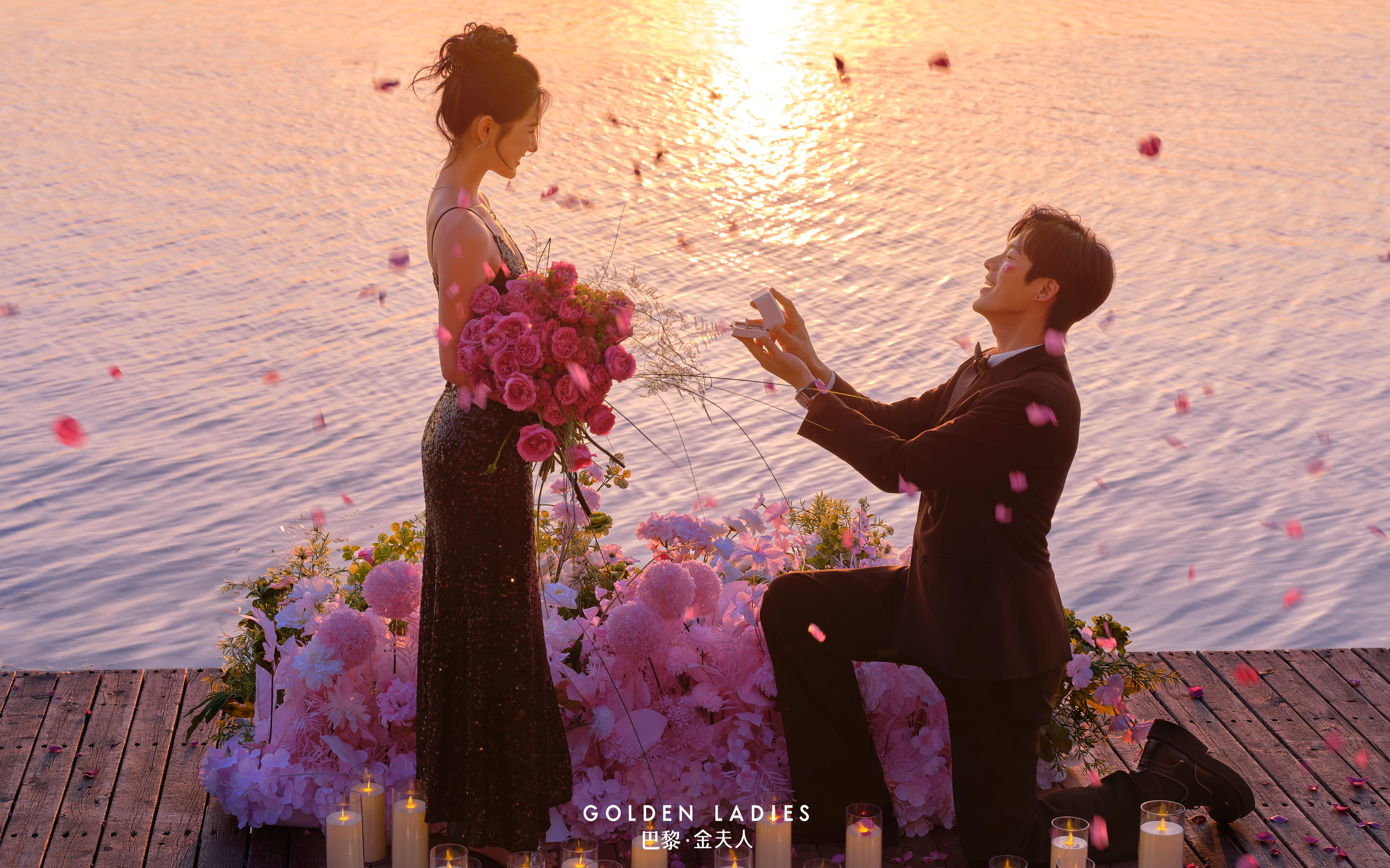 🌅绝 美瞬间！黑礼服邂逅夕阳风婚纱照