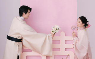 浪漫预警❗这组粉色中式汉服婚纱照甜度💯
