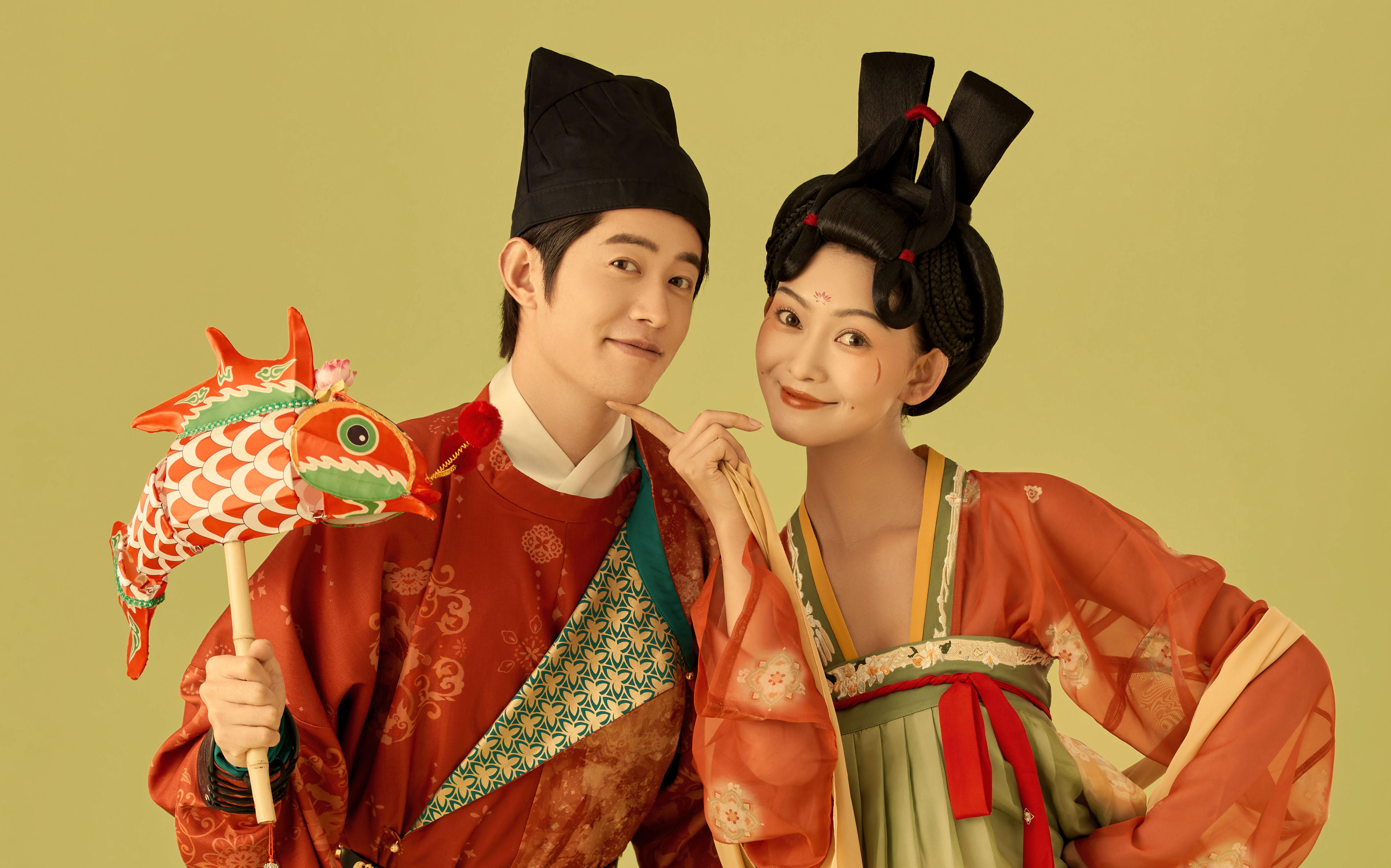 《唐制汉服婚照｜着华裳共舞，赴一场长安月下的浪漫