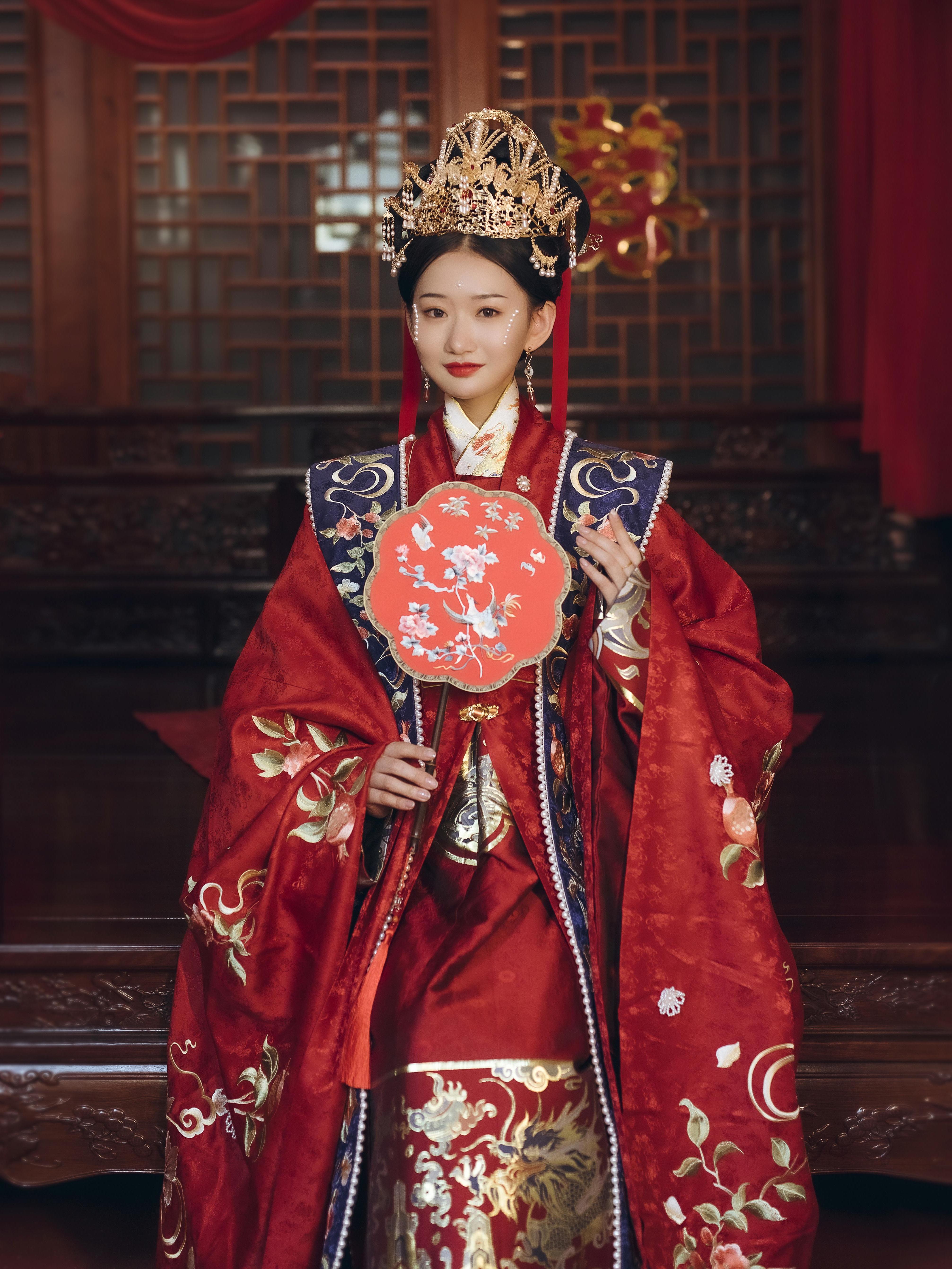 【端莊溫婉 緞面 機(jī)繡】紅藍(lán)撞色
