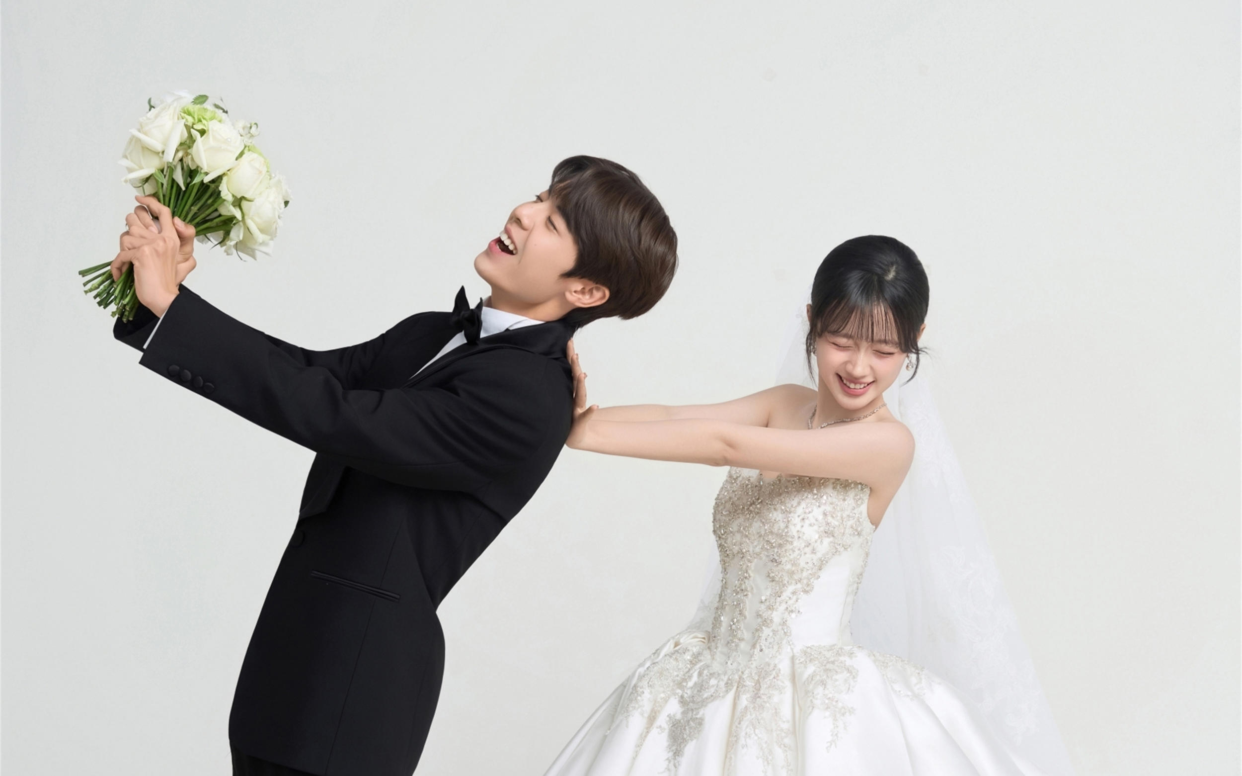 搞怪夫婦上線！婚紗照有點(diǎn)抓馬又怪可愛(ài)??