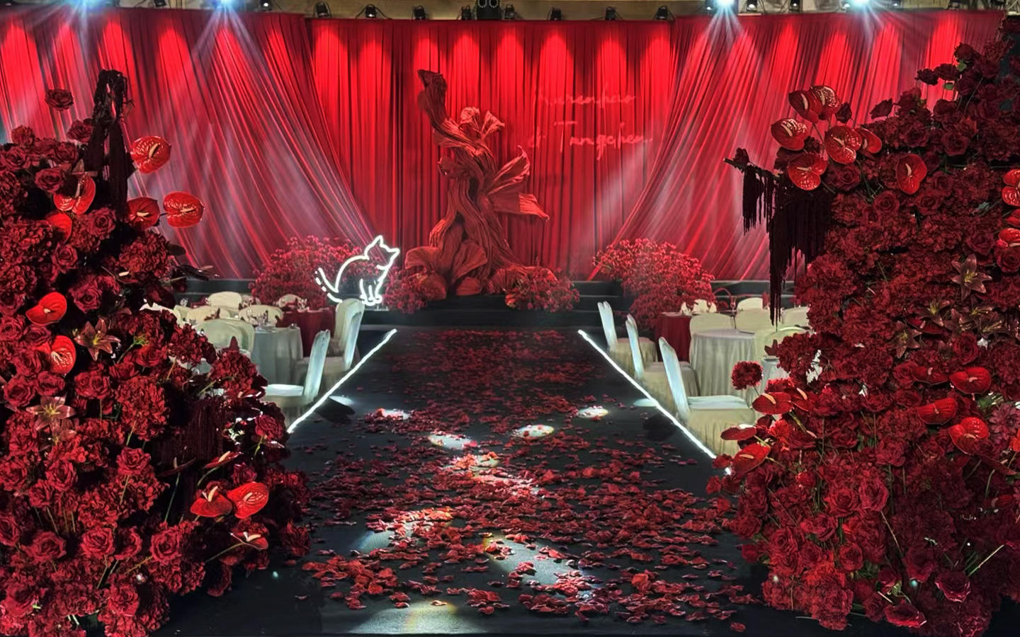 红色高级婚礼布置