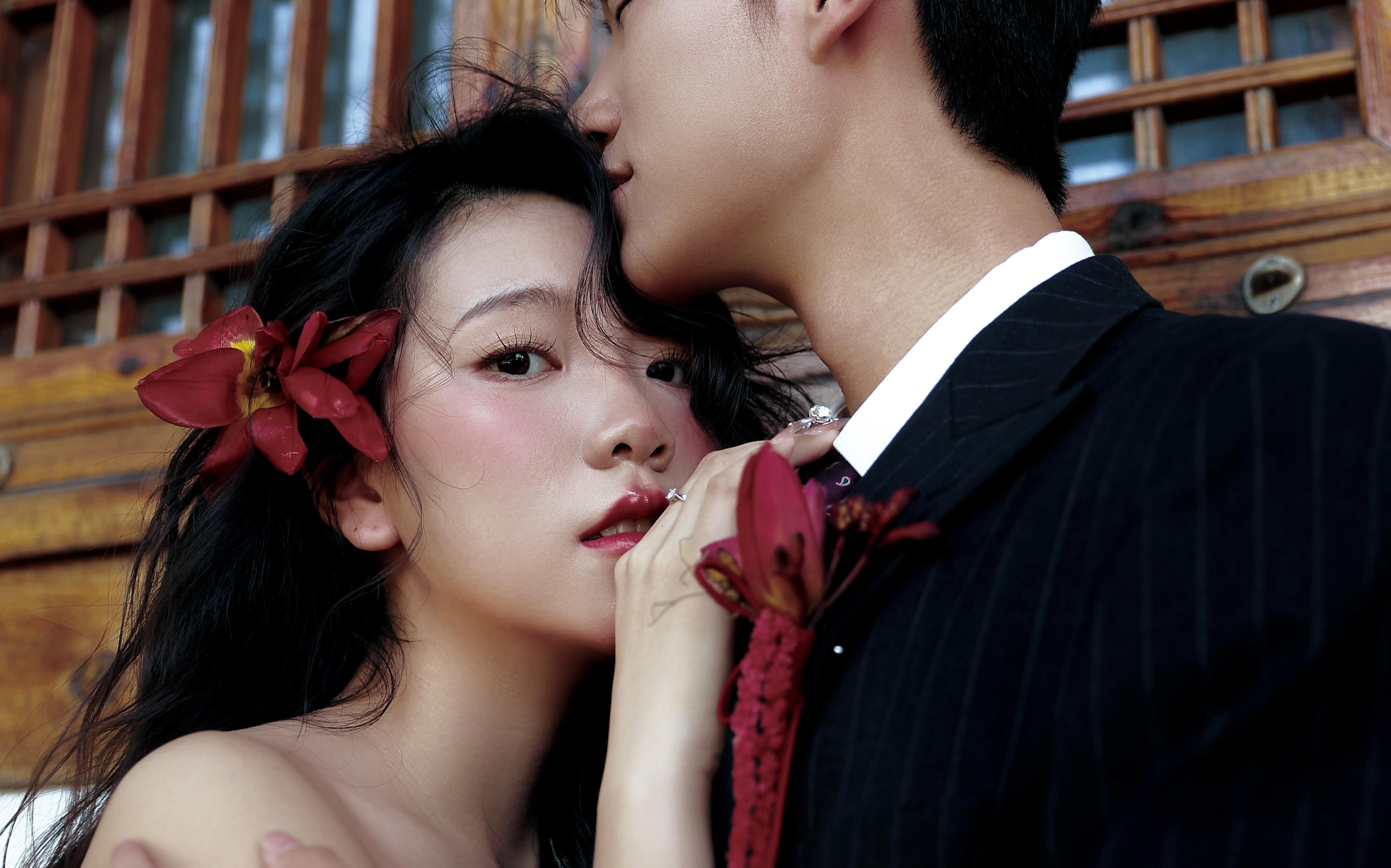 张扬又热烈的爱｜小众有格调的侘寂风婚纱照