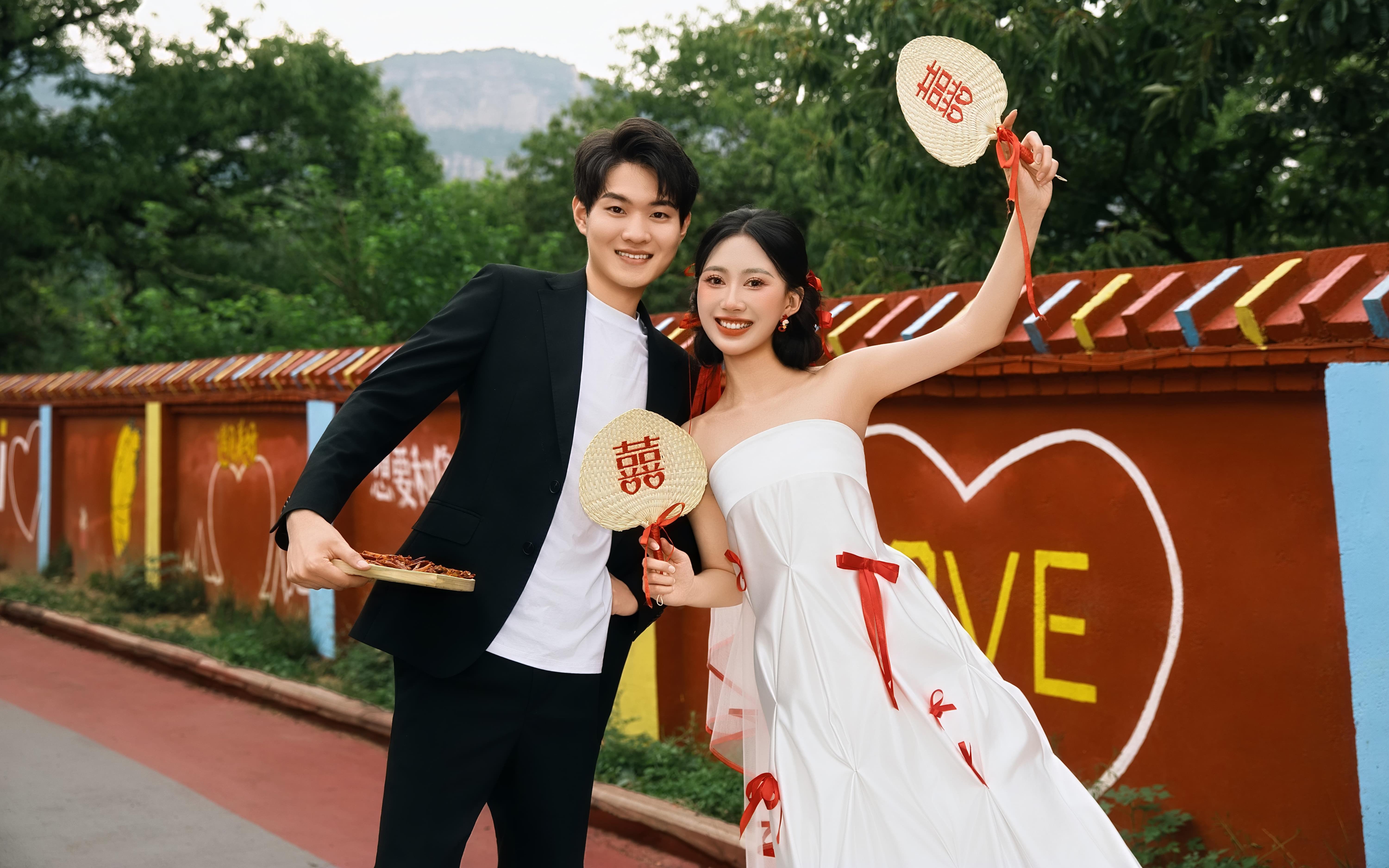 純客片丨拿捏全家審美的紅墻喜嫁婚紗照